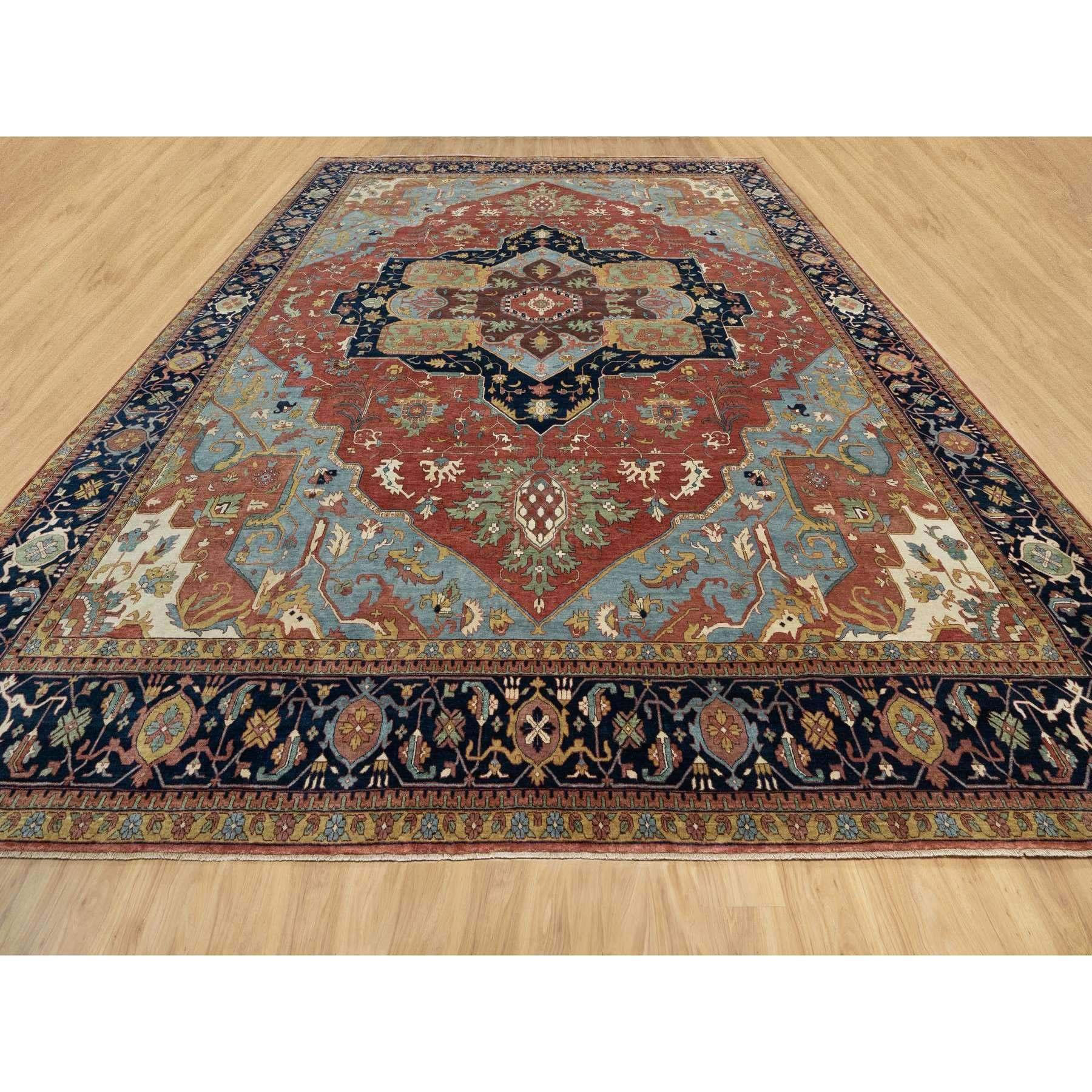 Rouge cramoisi, recréation antique de Heriz avec un grand motif de médaillon, tissage plus dense, noué à la main, teintures naturelles, laine extra douce, oriental, tapis surdimensionné
Matières premières : Laine
Latex : Pas de poils 
hauteur : 0,25