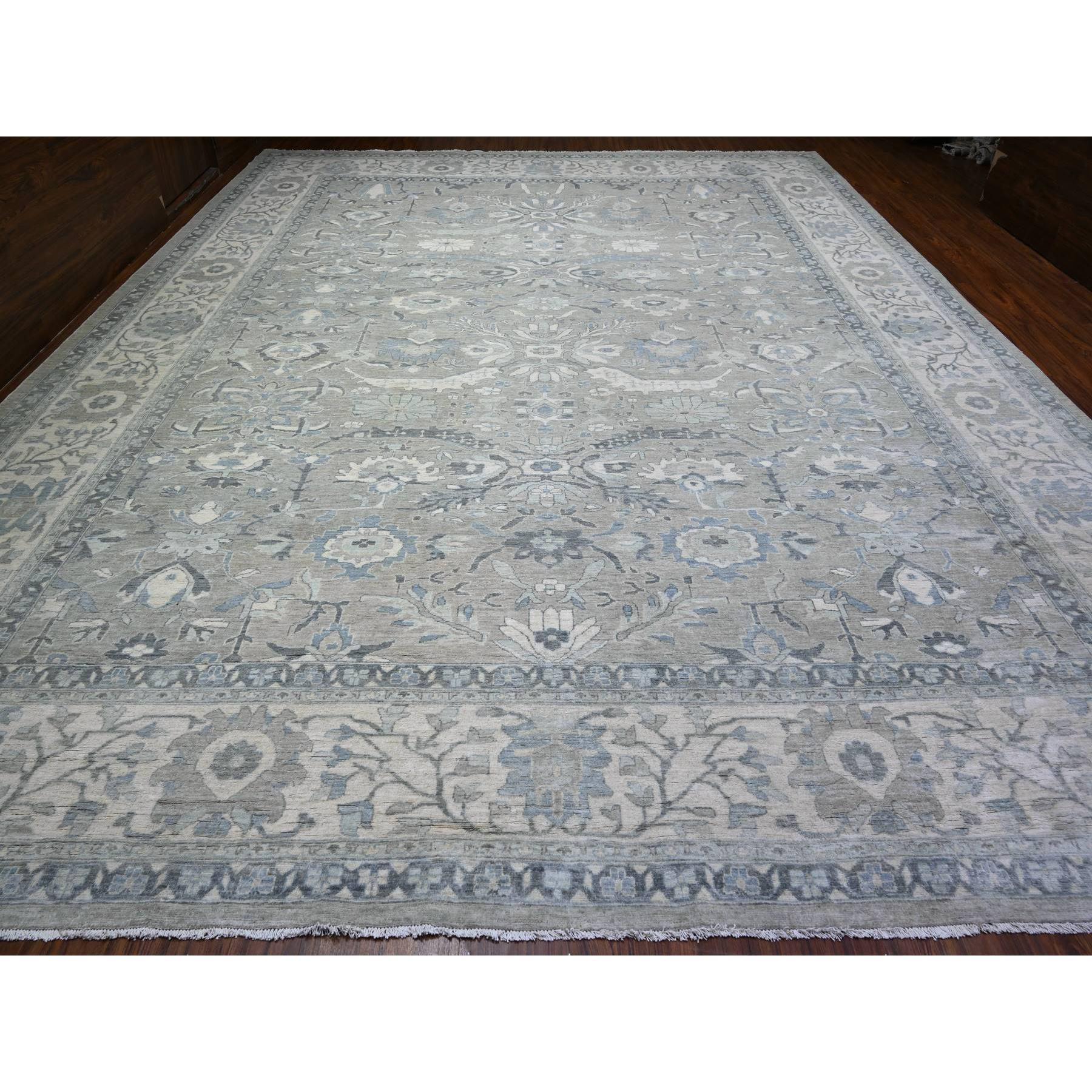 Timberwolf Gray, pregiato Peshawar Heriz, disegno di foglie di falce, annodato a mano, tinture naturali, tessuto densamente, pura lana, tappeto orientale di grandi dimensioni
Materiali primari: Lana
Lattice: No Pile 
altezza: 0,25 pollici
Stile: Di