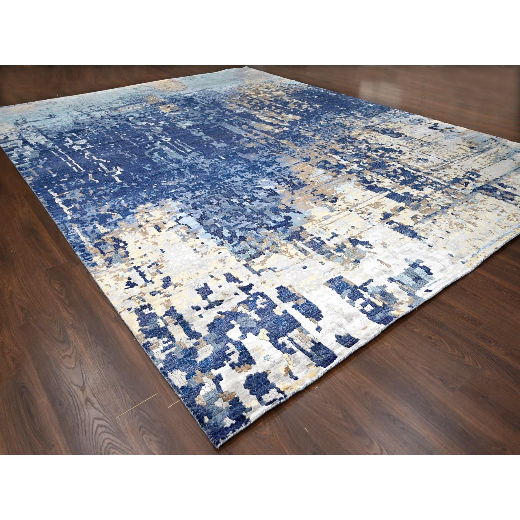 Azul Cadete Espacial, Diseño Mosaico, Lana y Seda, Anudada a Mano, Alfombra Oriental Sobredimensionada>
Materiales primarios: Lana y seda
Látex: Sin pelo 
altura: 0,25 Pulgadas
Estilo: Transicional
Color principal: Azul
Colores secundarios: Marfil,
