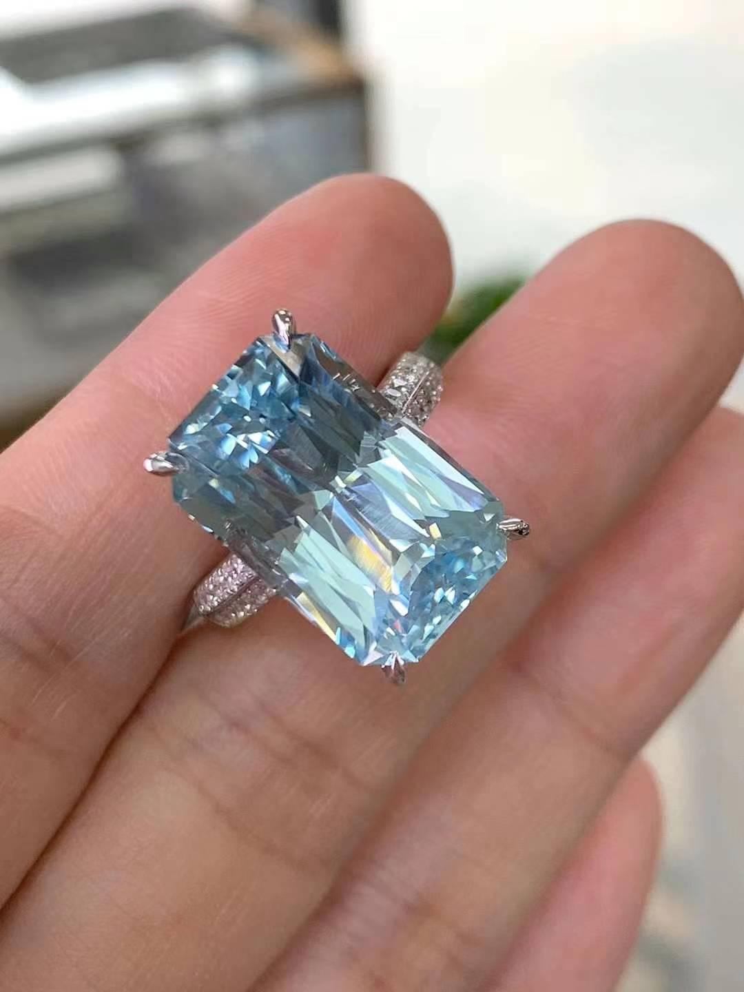 Bague en or blanc 13ct aigue-marine et 0,43ct diamant blanc 18k en vente 4