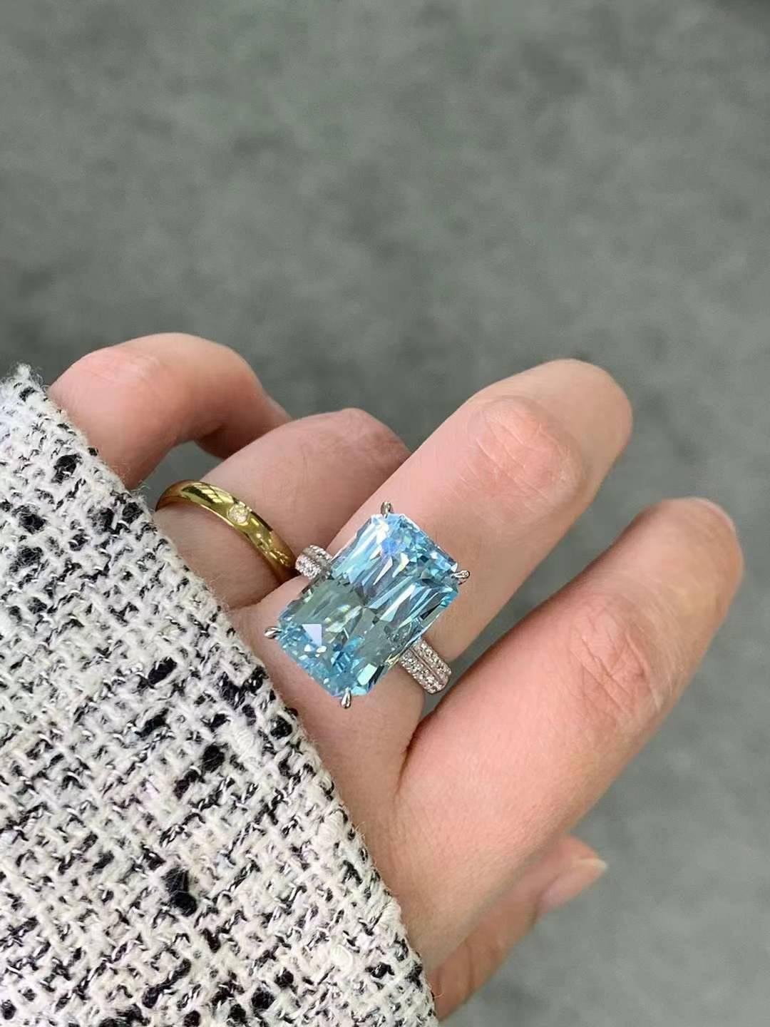 Bague en or blanc 13ct aigue-marine et 0,43ct diamant blanc 18k en vente 7