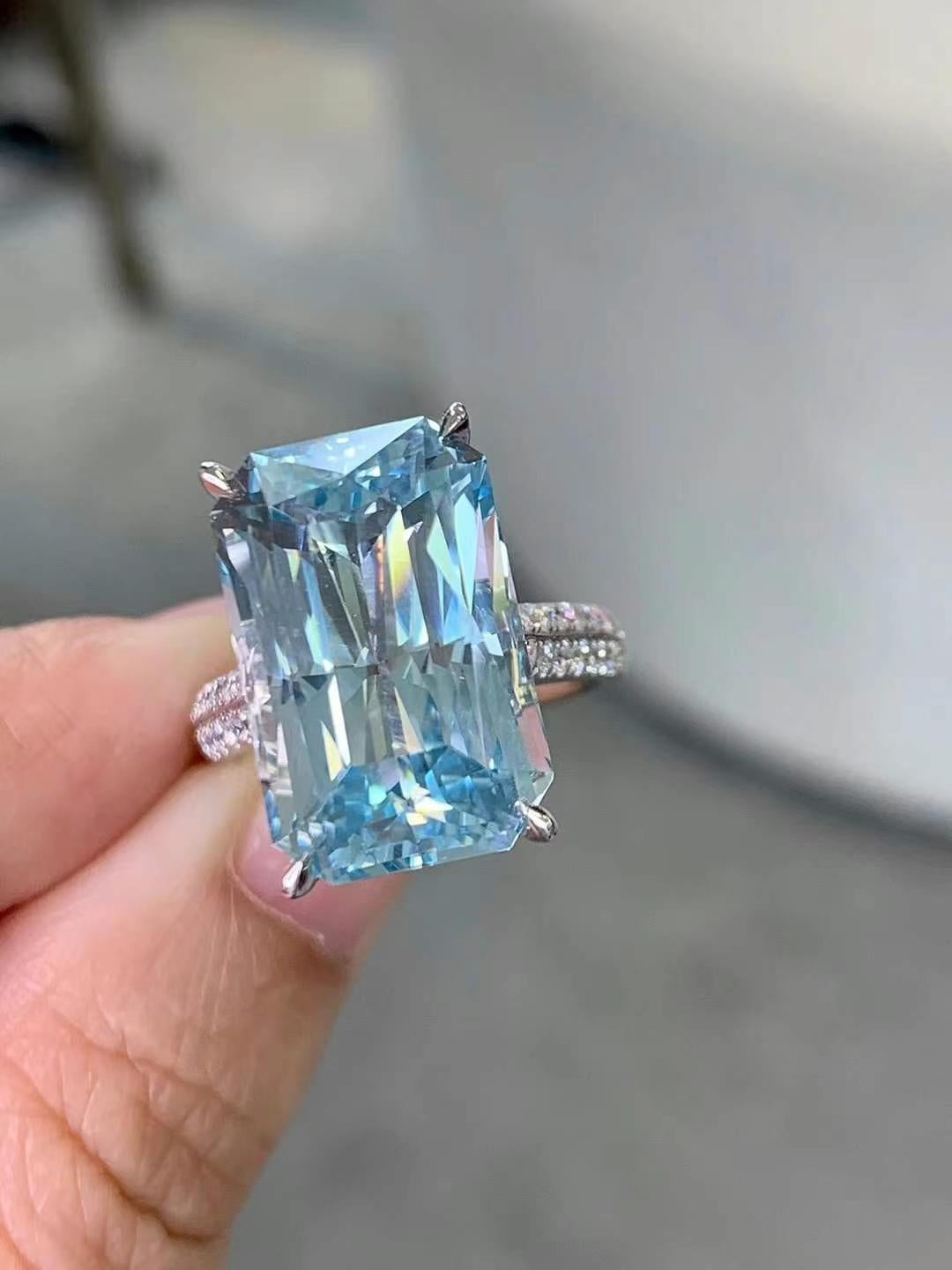 Bague en or blanc 13ct aigue-marine et 0,43ct diamant blanc 18k Pour femmes en vente