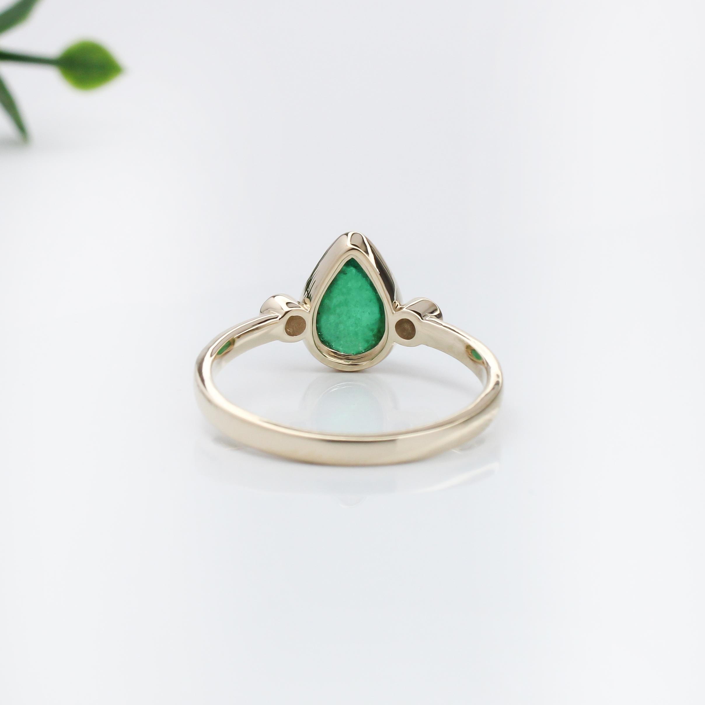 Modern 1.3ct Emerald Ring w Earth Mined Diamonds in Solid 14K Yellow Gold Pear 9x6mm For Sale