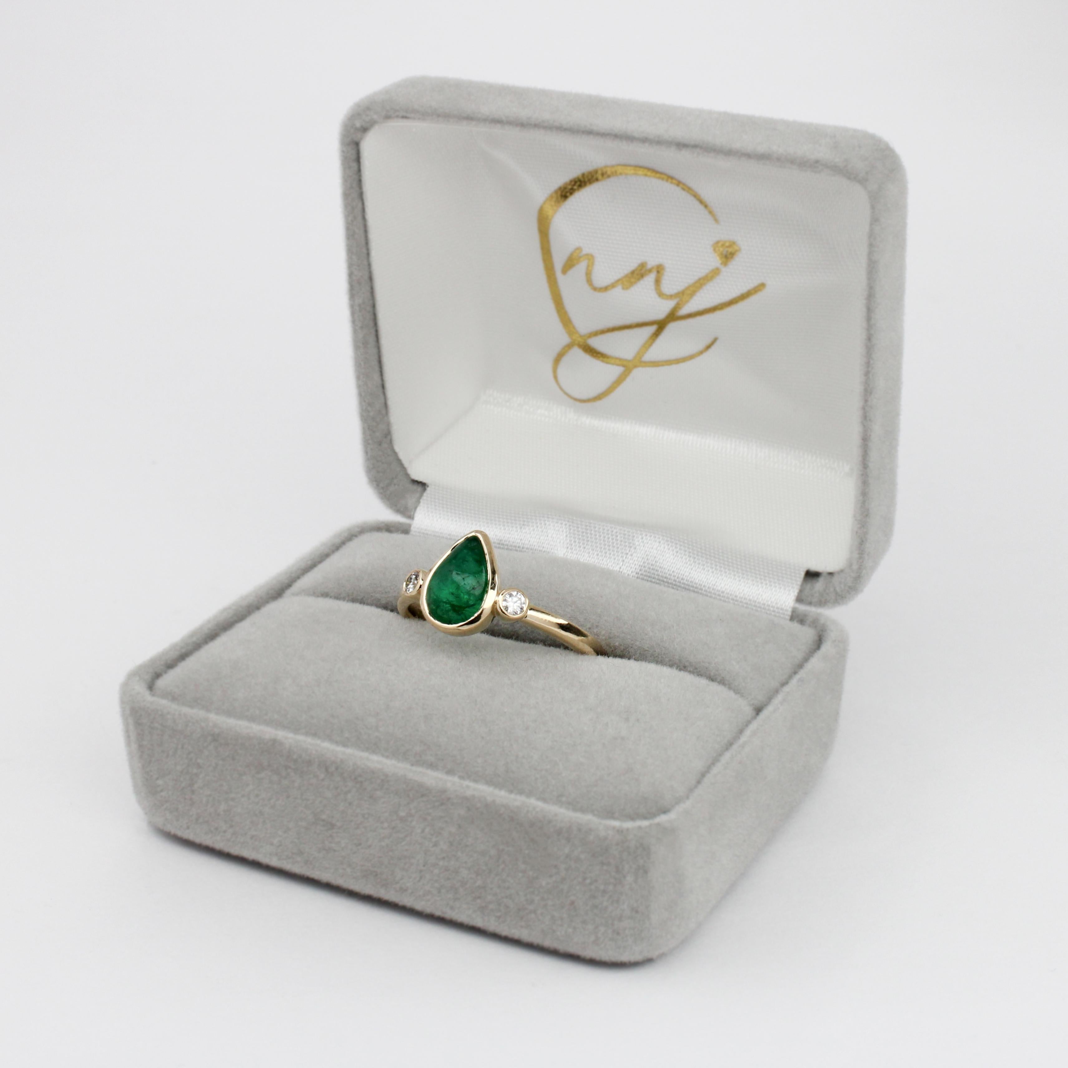 Women's 1.3ct Emerald Ring w Earth Mined Diamonds in Solid 14K Yellow Gold Pear 9x6mm For Sale