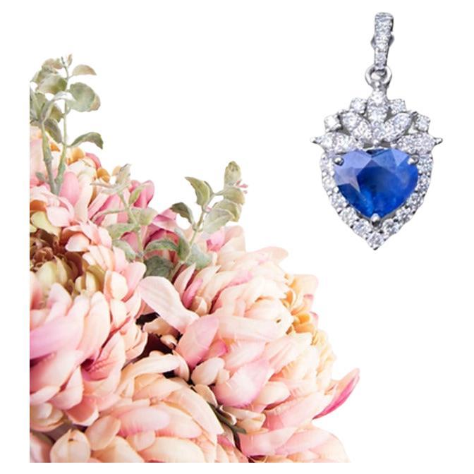 Caratteristica :

Gemma principale - Zaffiro (Birmania, non riscaldato)

Peso totale dei carati (1 pezzo) - 1,3 carati (circa)

Misura dello zaffiro -7x6.8mm

Taglio - A forma di cuore

Chiarezza - VS

Colore: blu

Trattamento - Nessuno (non