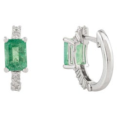 1,3 Karat natürlicher Smaragd-Schliff Smaragd 
Diamant-Reifenohrringe aus 18 Karat Weißgold