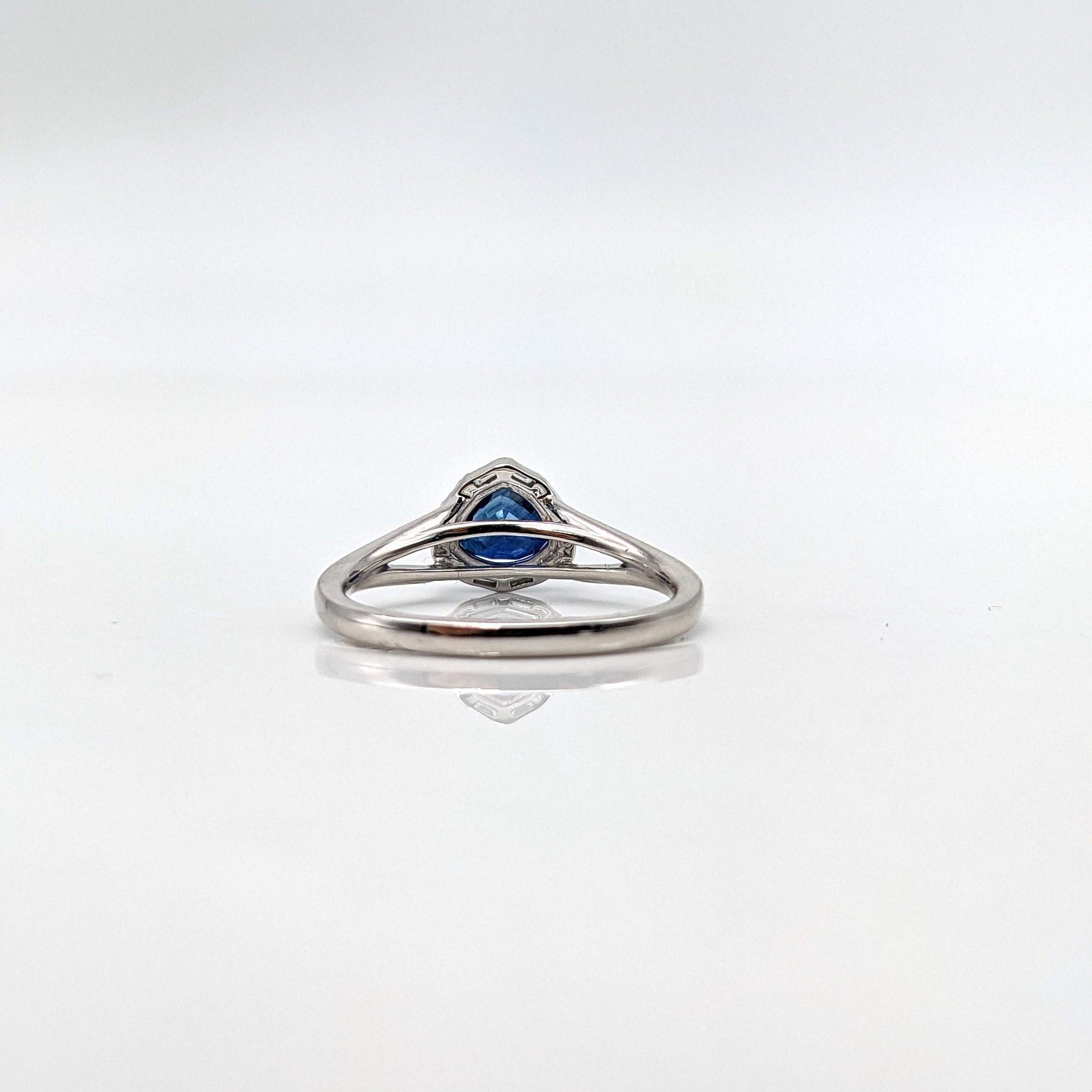 1.3 Karat Saphir Ring mit erdfarbenen Diamanten in massivem 14k Weißgold Trillion 5x6 (Trillionschliff) im Angebot