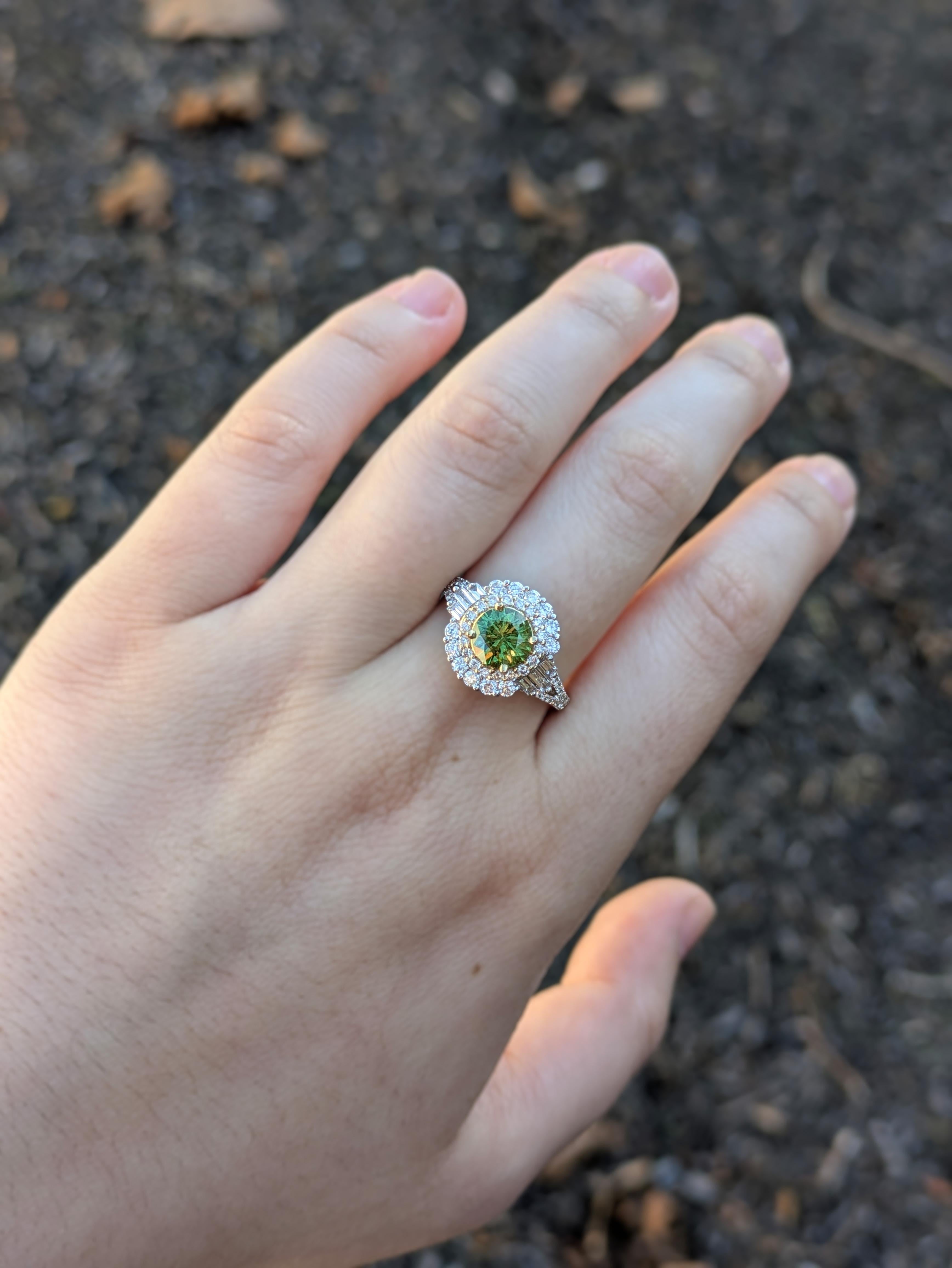 Art déco Bague démantoïde 1,3cts avec halo en diamant Nature : 14k or jaune blanc double, 6mm en vente