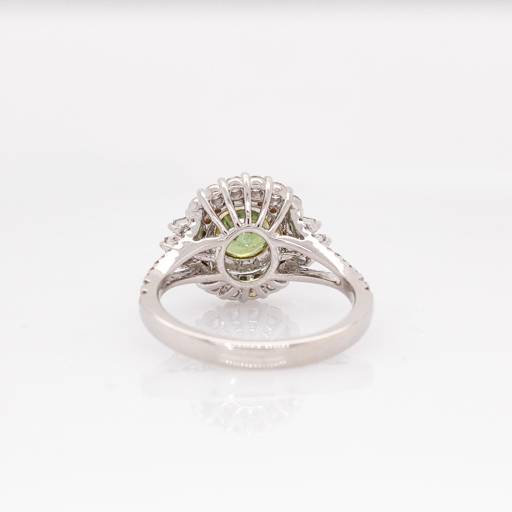 Bague démantoïde 1,3cts avec halo en diamant Nature : 14k or jaune blanc double, 6mm en vente 2