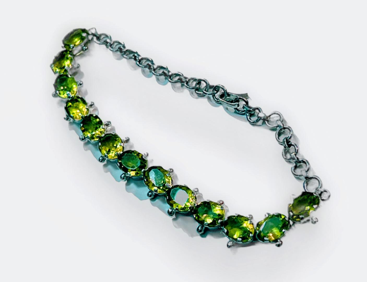 Oval Cut 13ctw Mint Green Peridot Tennis Bracelet For Sale