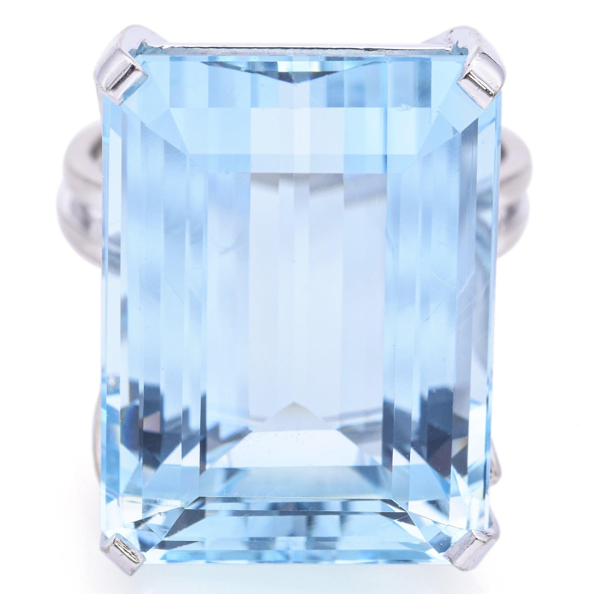 Emerald Cut 13k White Gold & Palladium Alloy 22.61ct Aquamarine Cocktail Ring For Sale