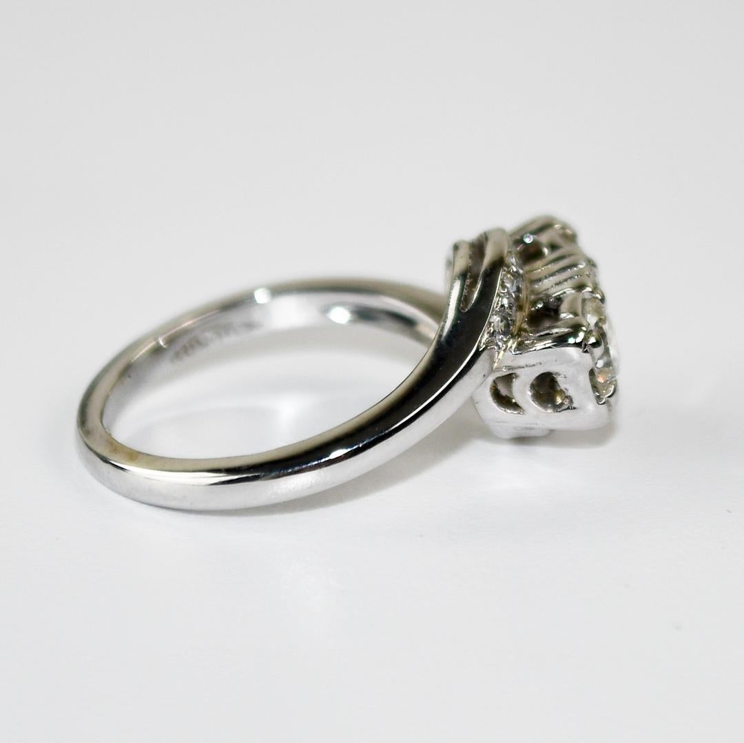 Taille ronde Bague en or blanc 13K avec diamant vintage 0.70ct en vente