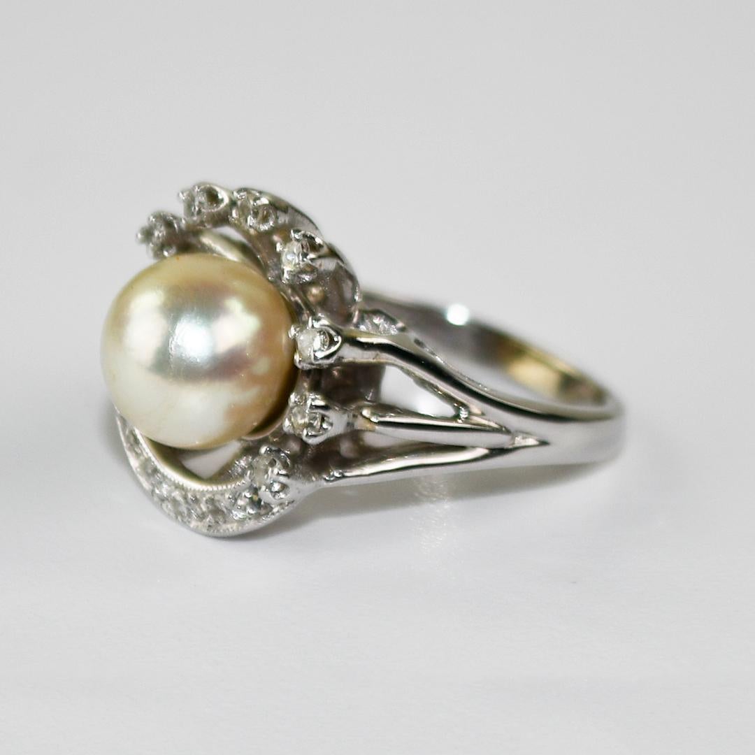 Anillo vintage de perlas y diamantes de oro blanco de 13 quilates 5,5 g en venta 1