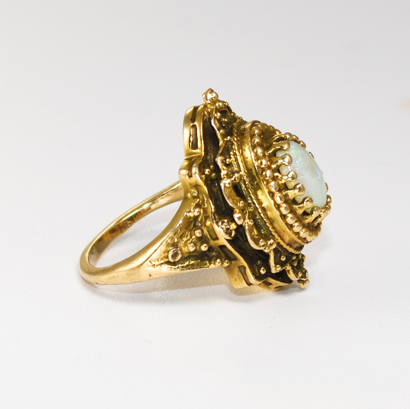 Oval Cut 13K Yellow Gold Vintage Opal Ring 6.8g For Sale