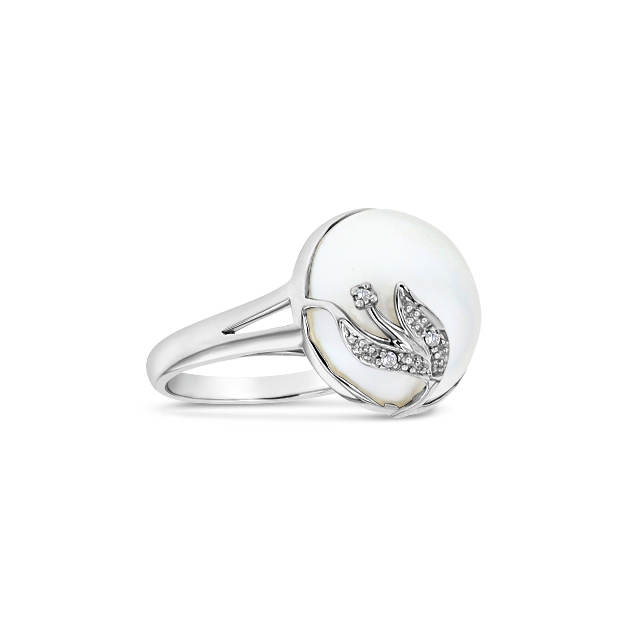Round Cut 13MM - 14MM Mabe Pearl Ring with Diamond Flower Design For Sale