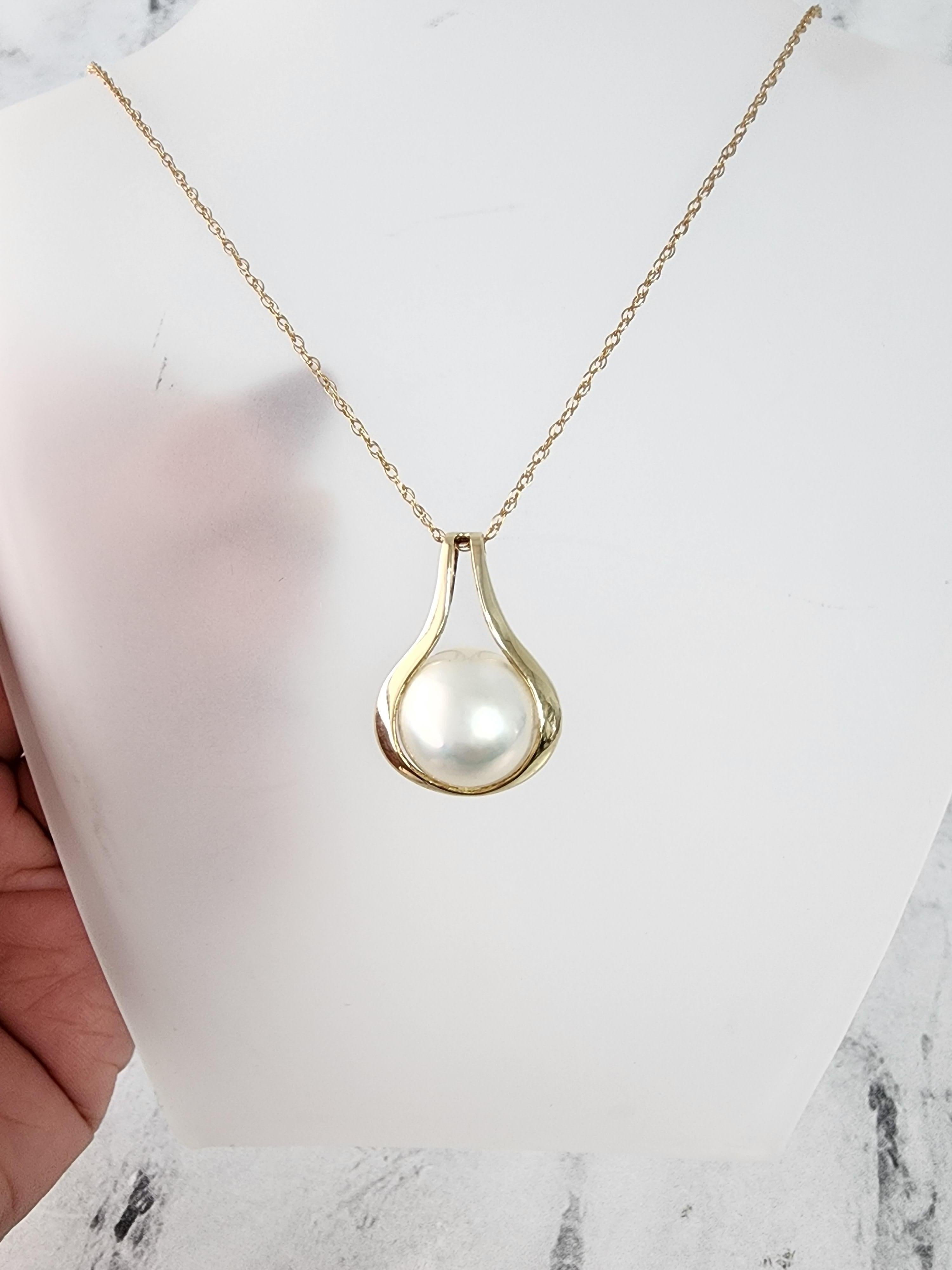 Collana di perle Mabe da 13 mm con montatura a castone lucida In condizioni Nuovo in vendita a Sugar Land, TX