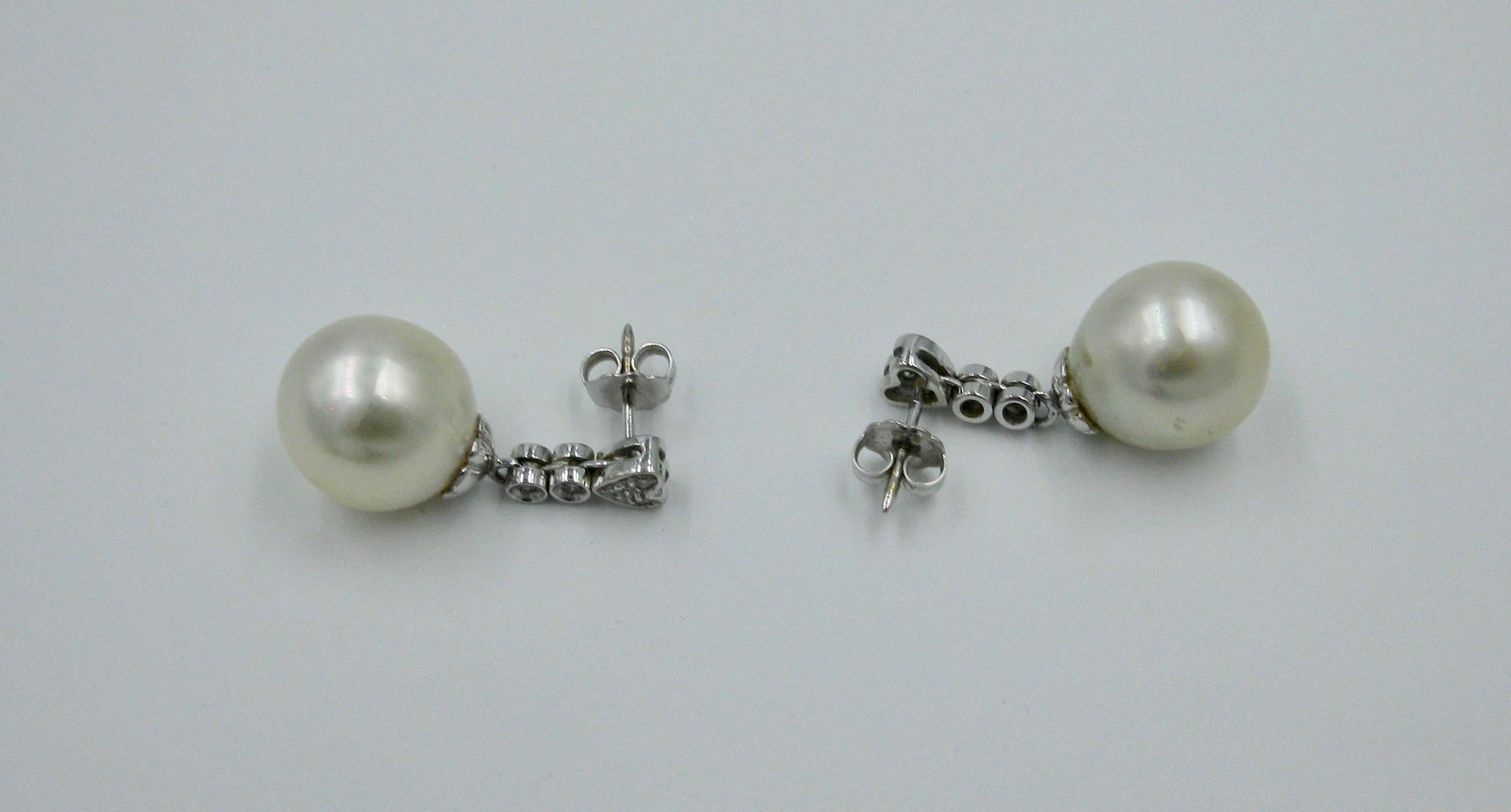 South Sea Pearl Diamond 14 Karat Gold Earrings Heart Motif In Good Condition For Sale In New York, NY