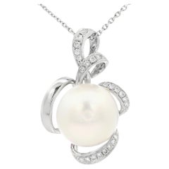 Ciondolo con diamante e perla dei mari del sud da 13 mm in oro bianco da 18 carati