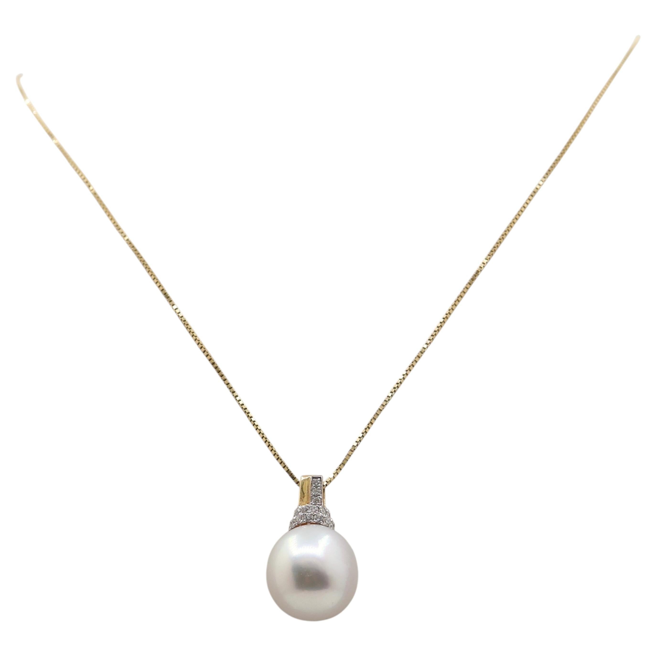 Colgante de diamantes con perla blanca del mar del sur de 13 mm Collar de gota de oro amarillo de 18 quilates