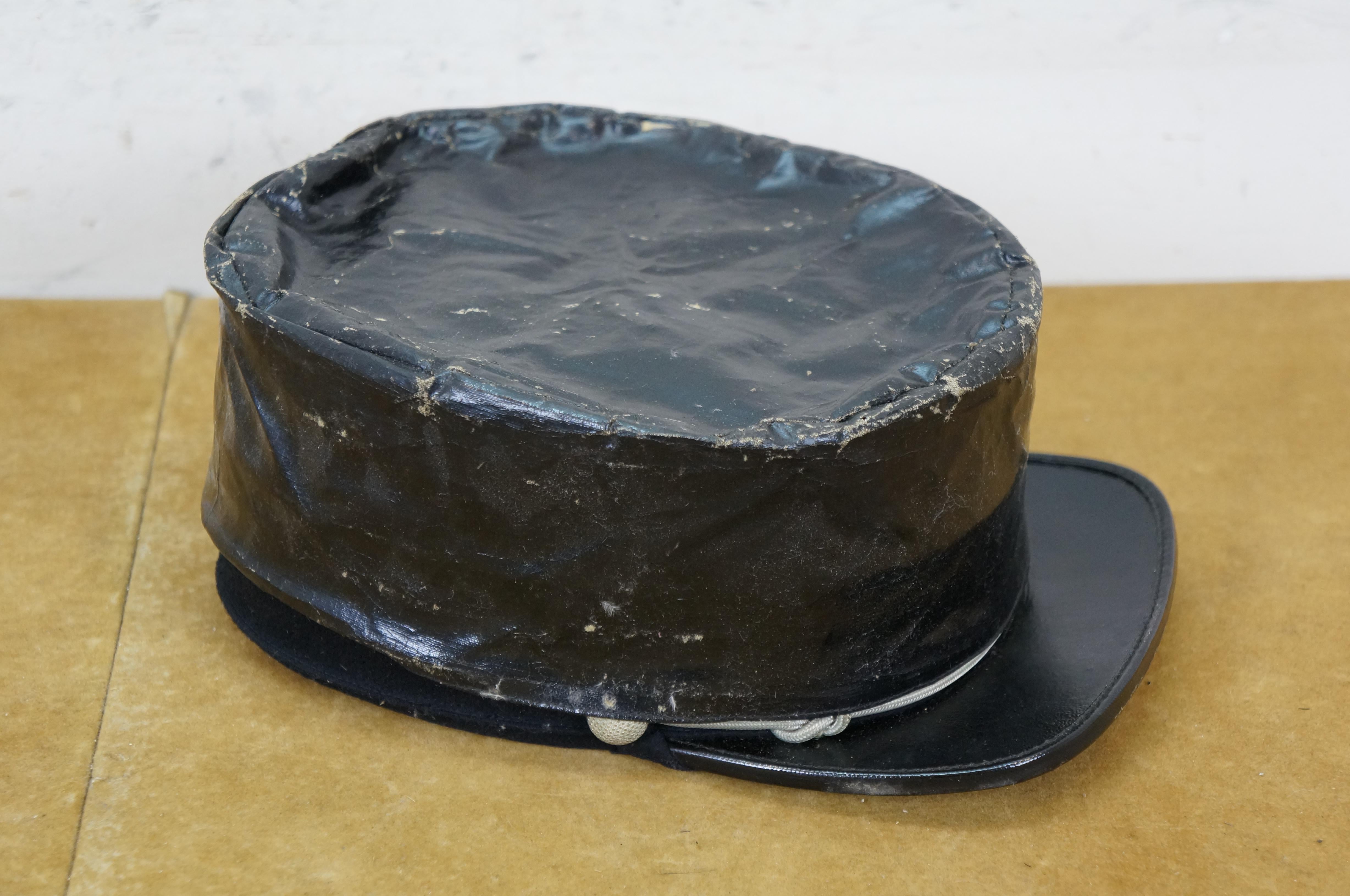 13 pezzi antica banda musicale tedesca Pettibone Bros Uniforme da canto con elmo a spillo Kepi Trunk in vendita 4