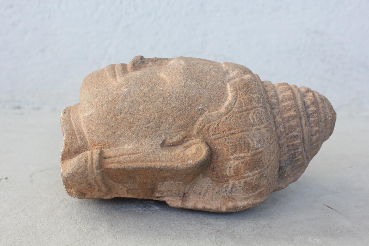 13th Century Buddha Head Sculpture in Sandstone For Sale 3