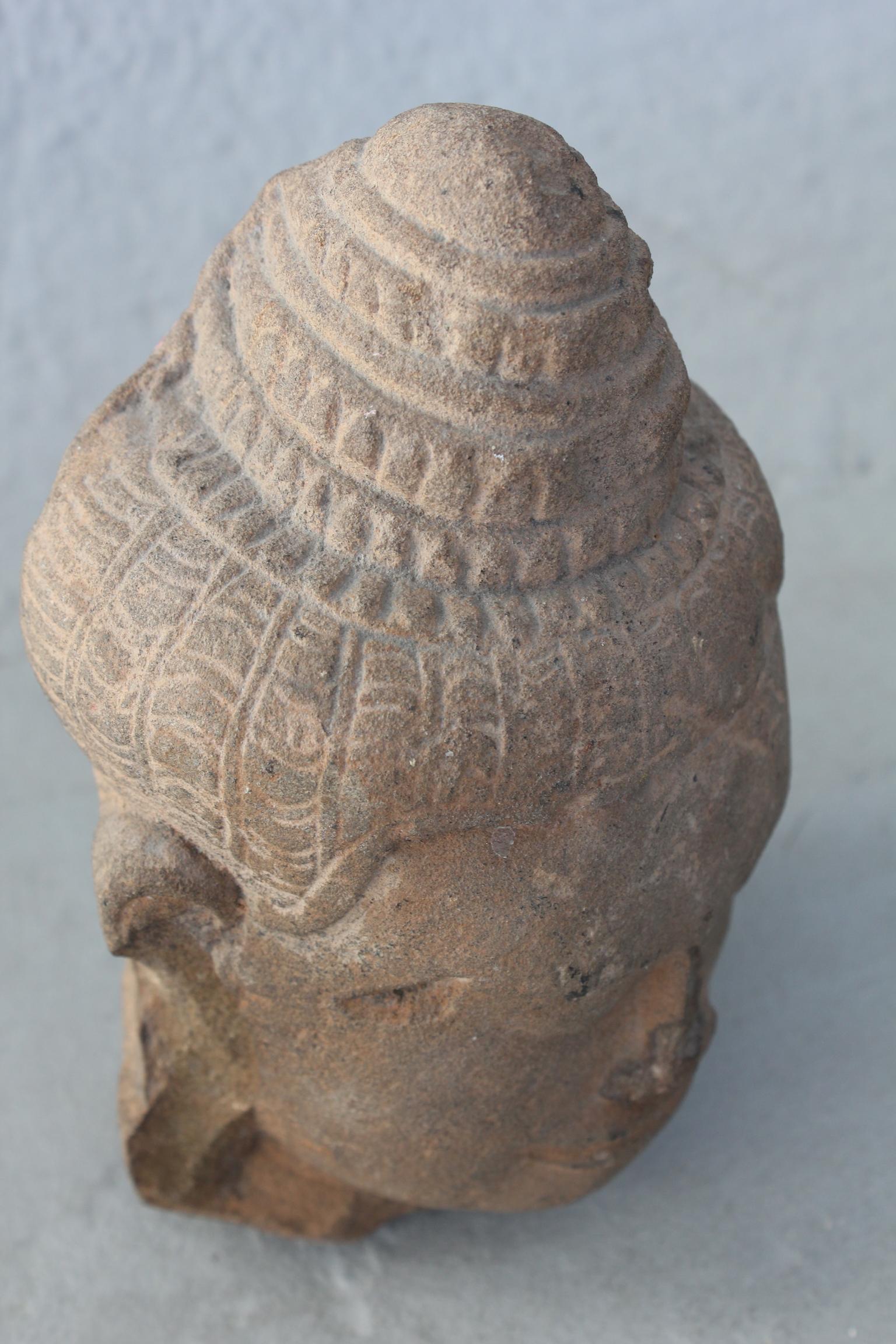 13th Century Buddha Head Sculpture in Sandstone For Sale 1