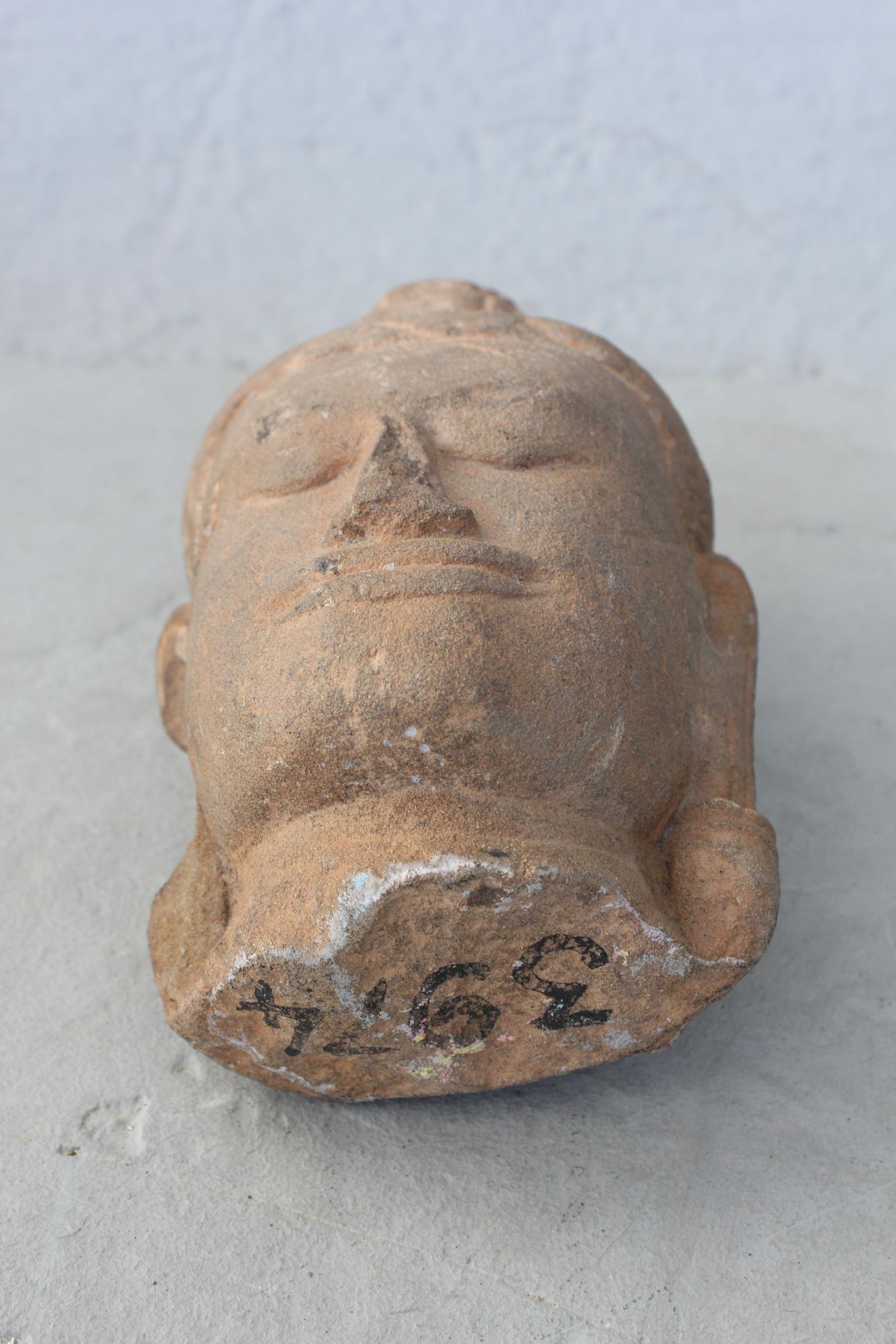 13th Century Buddha Head Sculpture in Sandstone For Sale 2