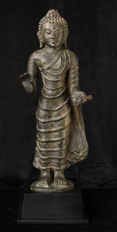 Bouddha birman du XIIIe siècle Bouddha païen avec influence d
Ava. Formidable, charismatique