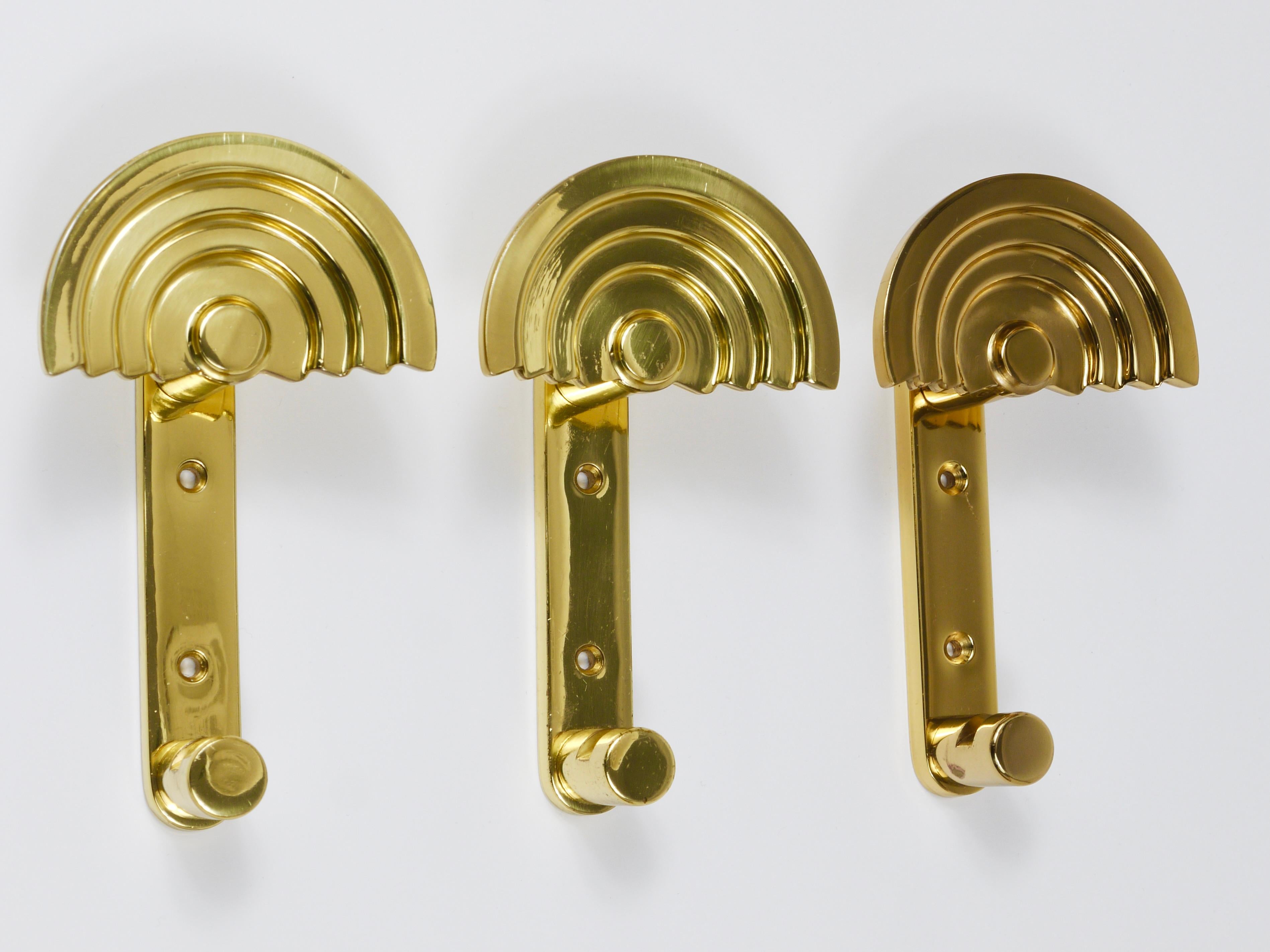 13x Ettore Sottsass Postmoderne Wandmantelhaken aus Messing, 1985, Valli & Valli Italien (Italienisch) im Angebot