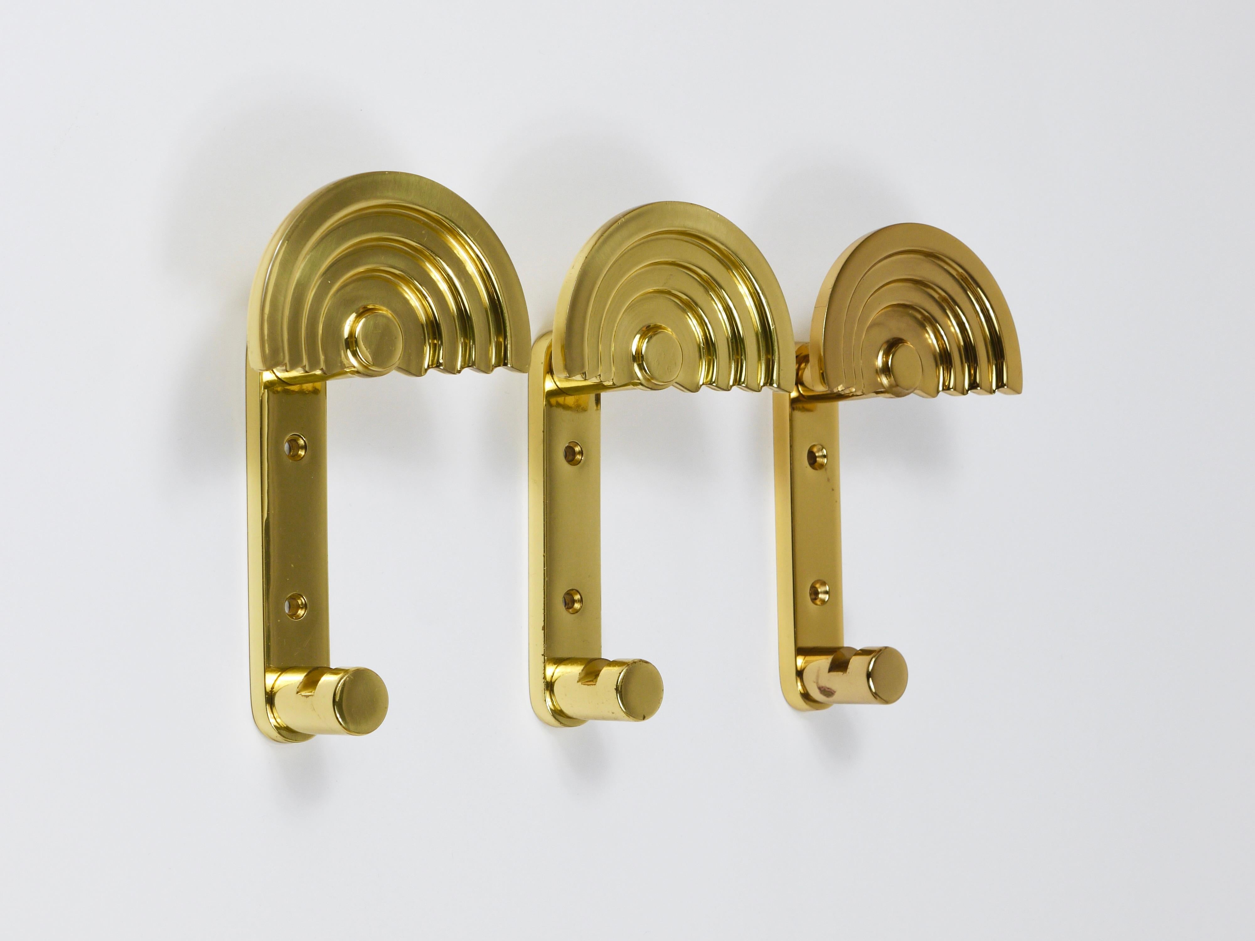13x Ettore Sottsass Postmoderne Wandmantelhaken aus Messing, 1985, Valli & Valli Italien (Ende des 20. Jahrhunderts) im Angebot