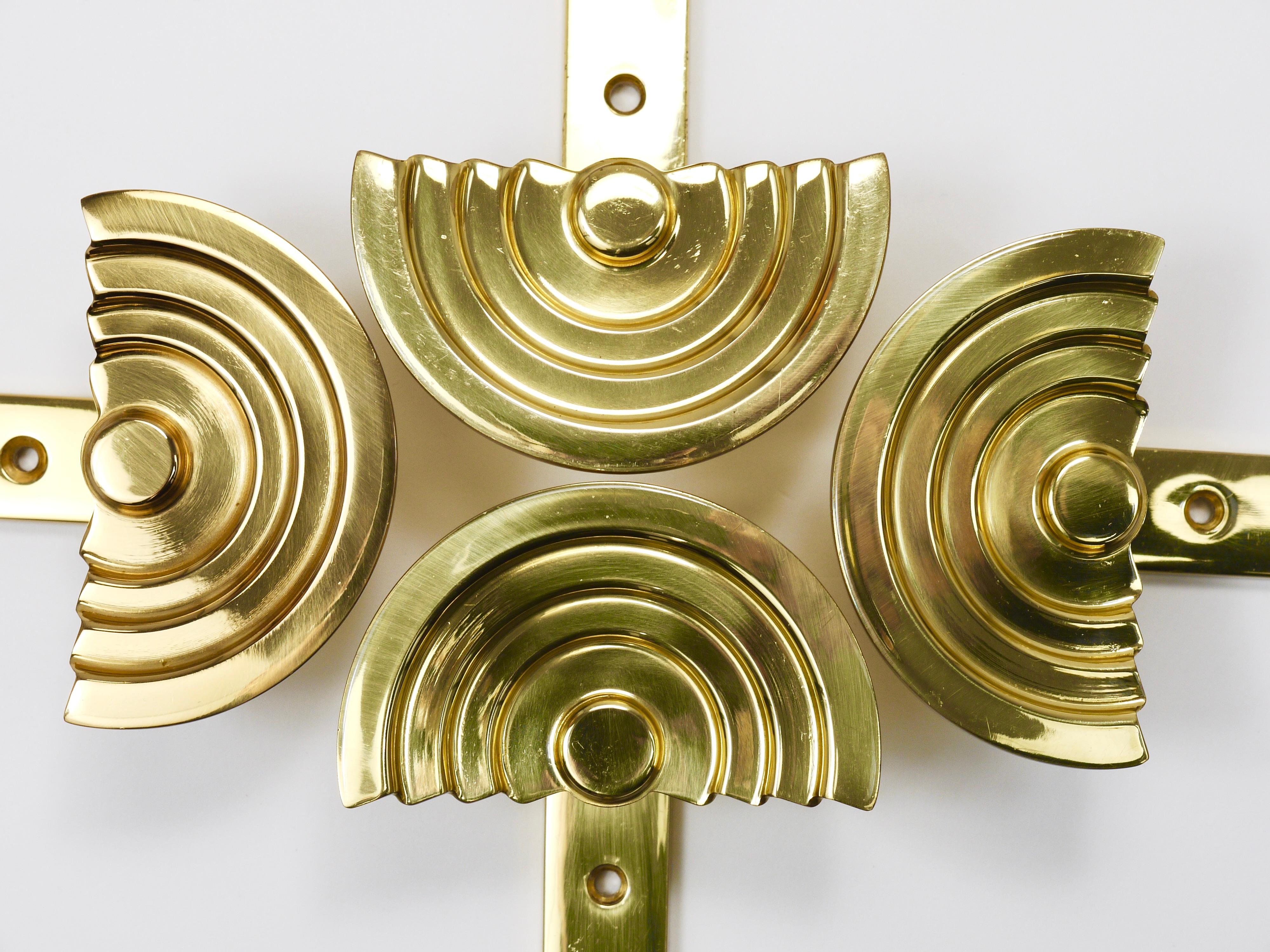 13x Ettore Sottsass Postmoderne Wandmantelhaken aus Messing, 1985, Valli & Valli Italien im Angebot 2
