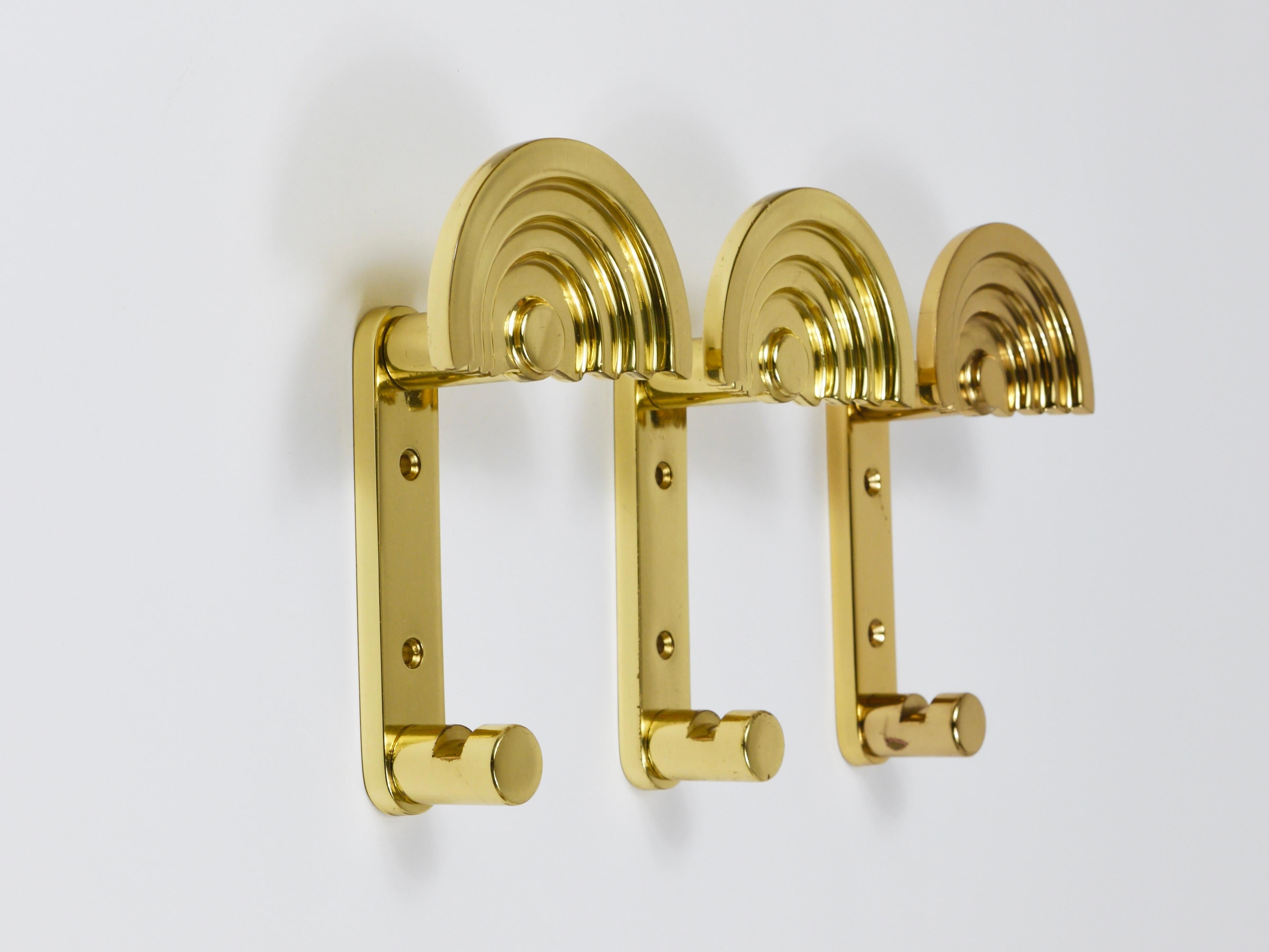 13x Ettore Sottsass Postmoderne Wandmantelhaken aus Messing, 1985, Valli & Valli Italien im Angebot 3