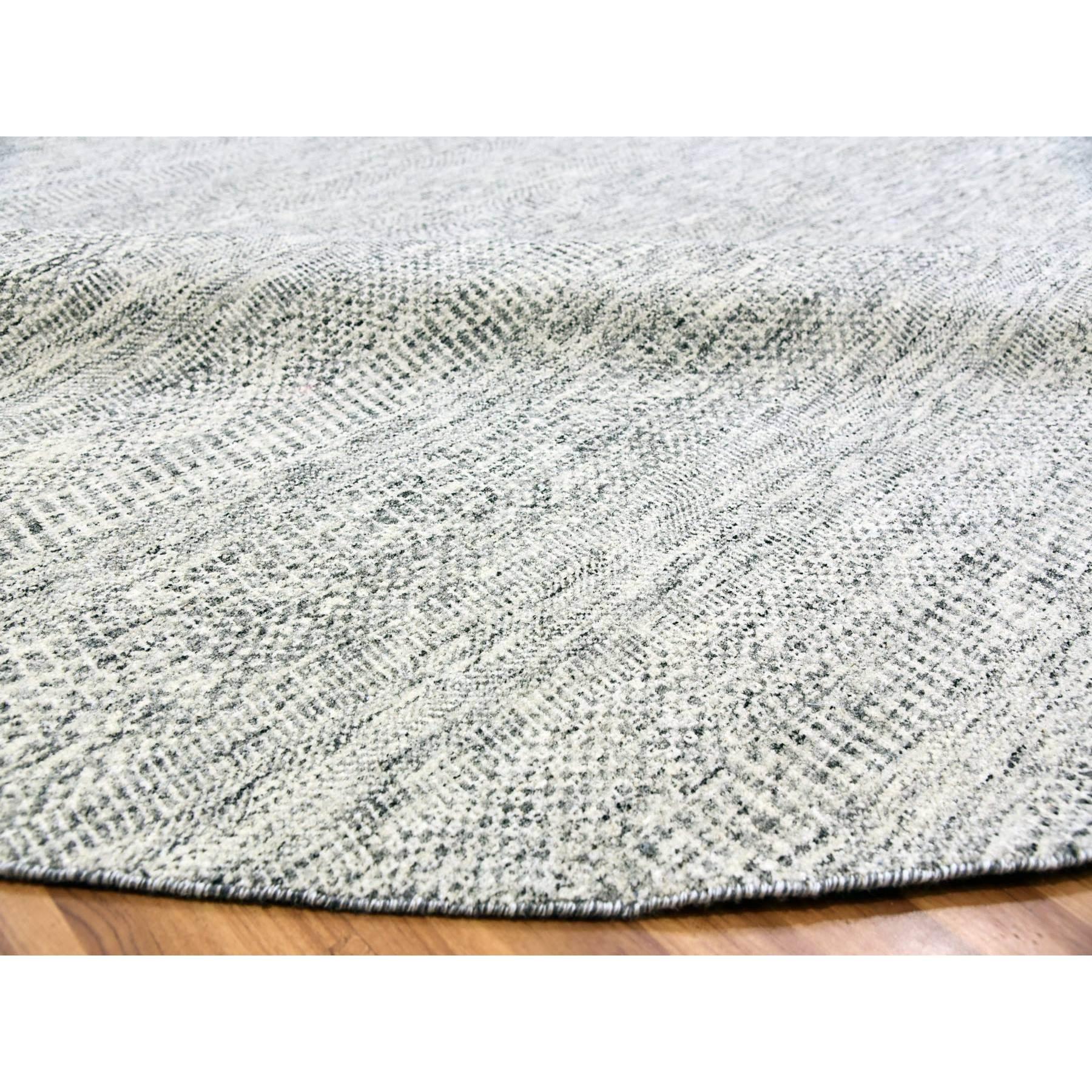 13'x13' Gainsboro Grauer handgeknüpfter runder Teppich aus organischer, unbefärbter Wolle in Grasdesign im Zustand „Neu“ im Angebot in Carlstadt, NJ
