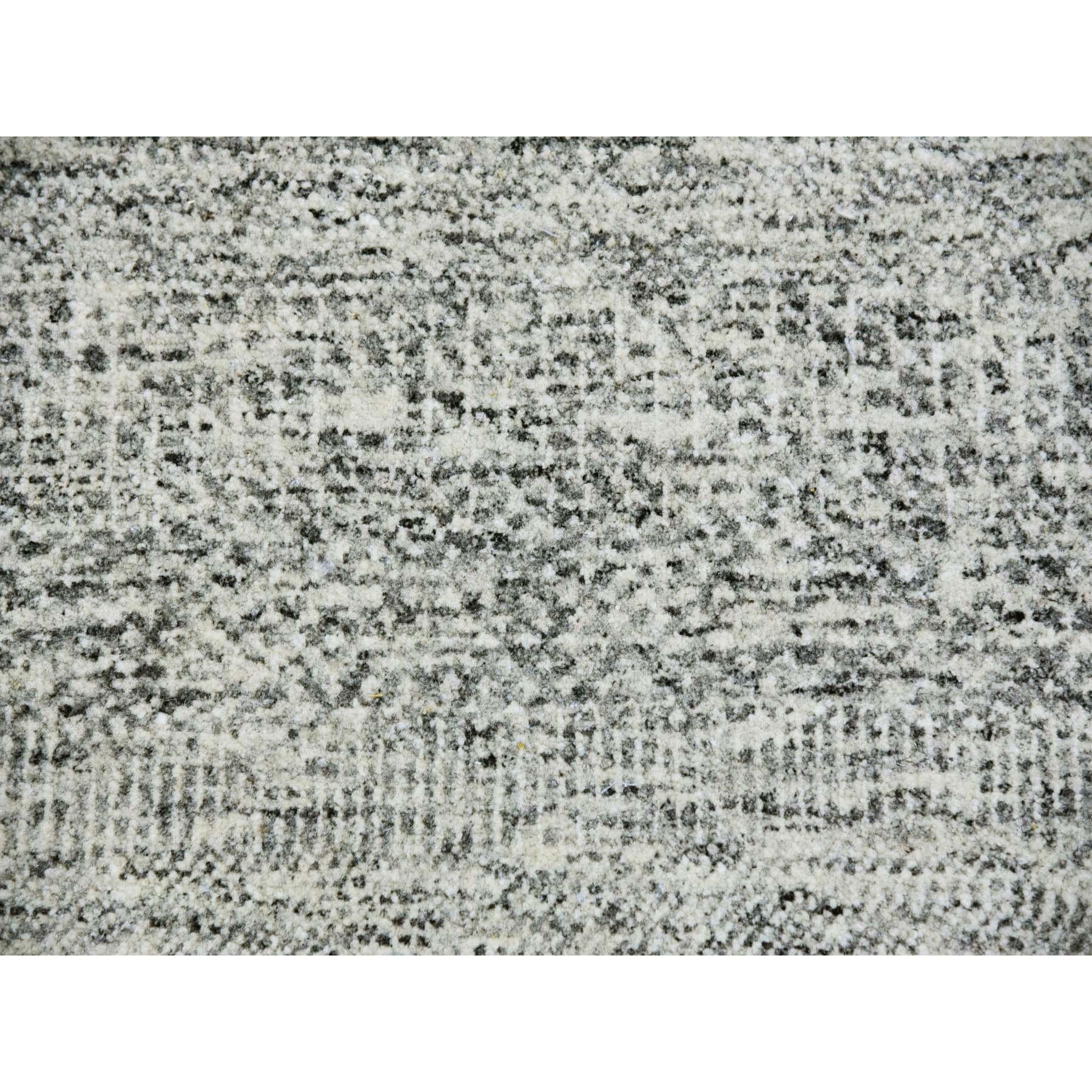 13'x13' Gainsboro Grauer handgeknüpfter runder Teppich aus organischer, unbefärbter Wolle in Grasdesign im Angebot 1