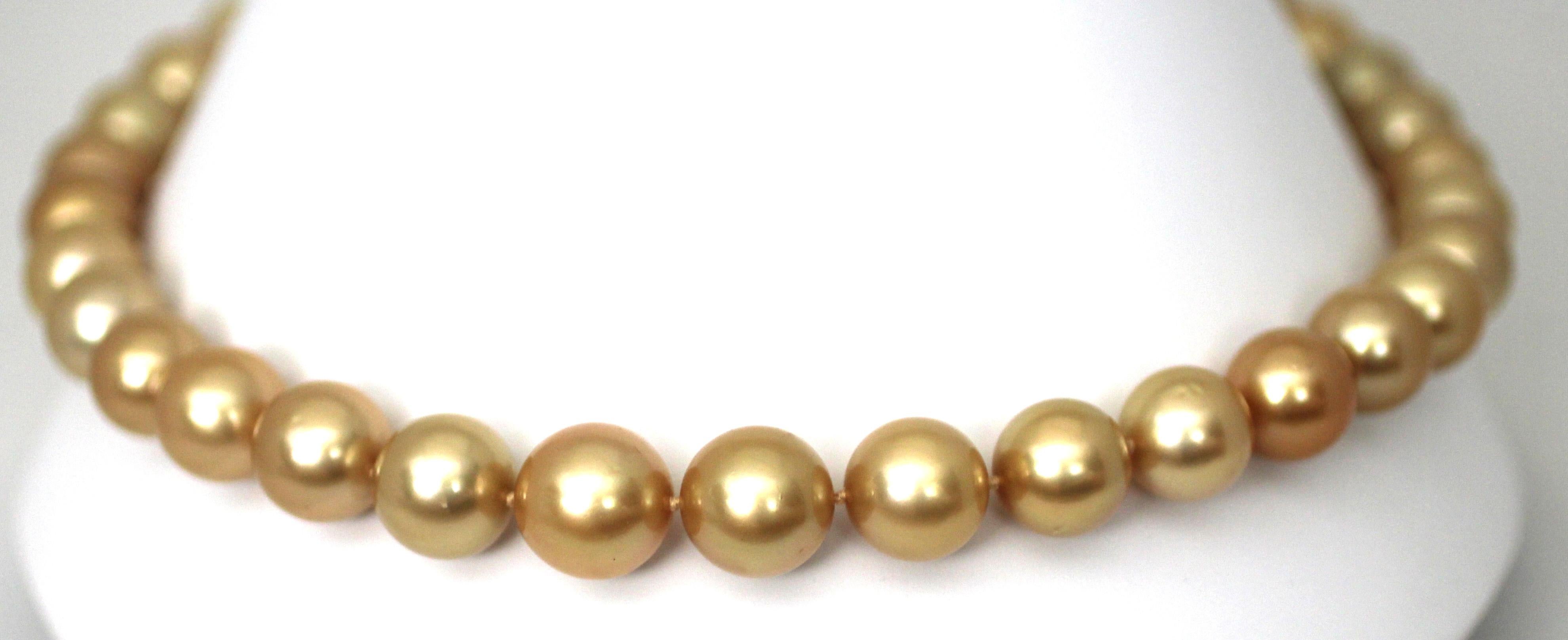 Hakimoto par Jewel Of Ocean  Collier de perles des mers du Sud dorées de couleur naturelle 13x16 mm
21