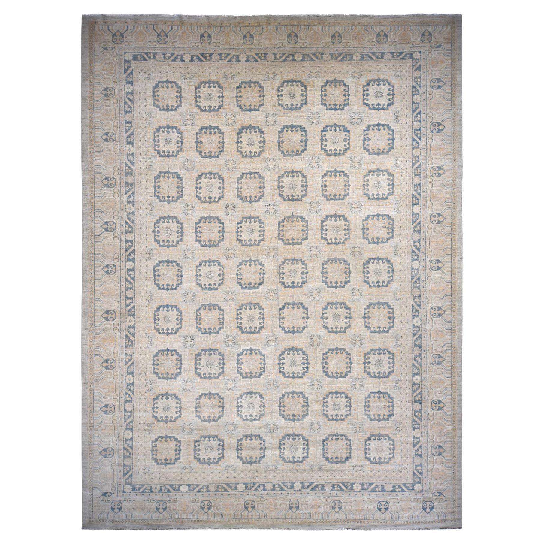 13'x17'7" Ivory White Wash Khotan Geometric Gul Design Hand Knotted All Wool Rug (Tapis en laine) en vente