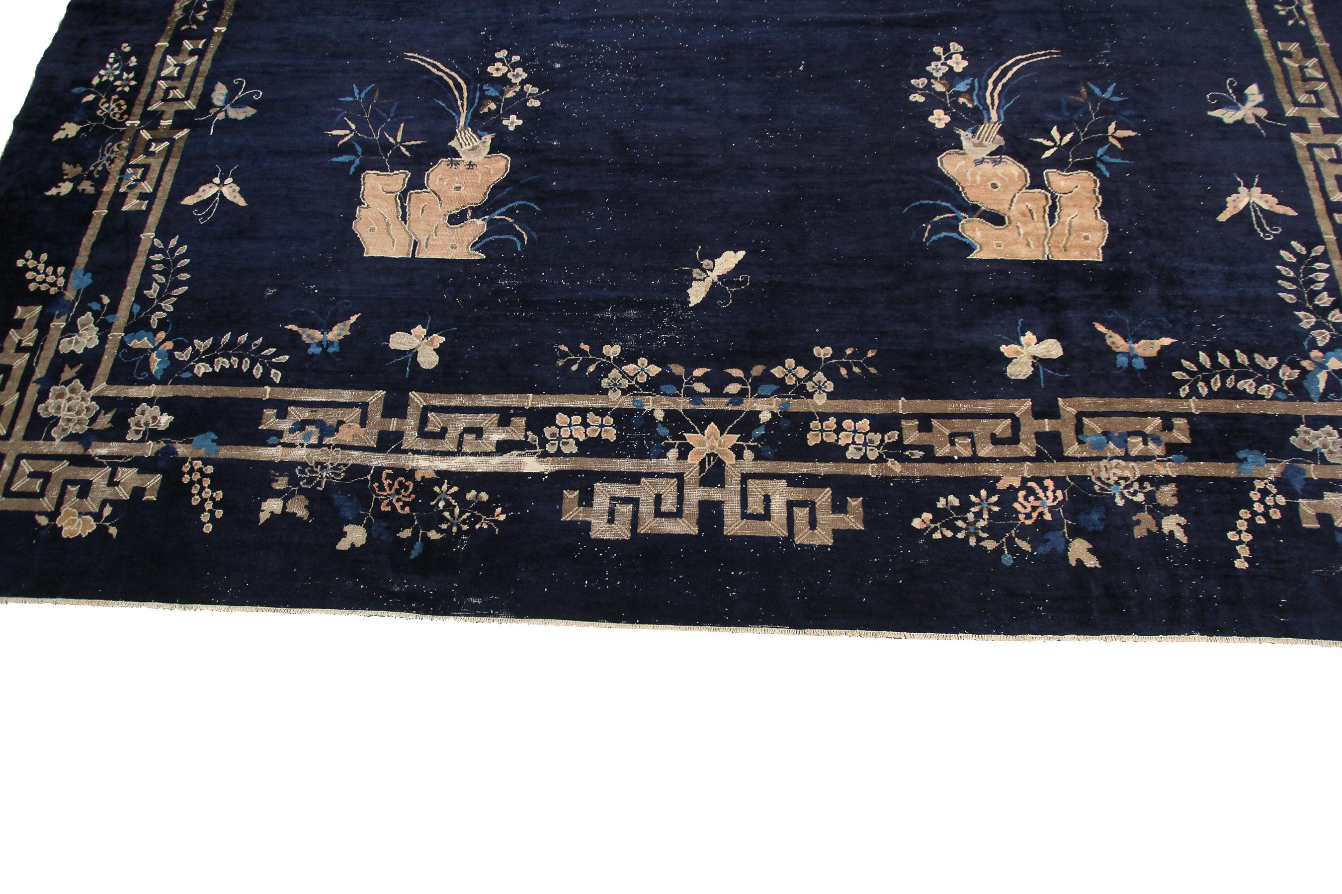 Antique Peking Rug Oversized Antique Chinese Rug Large Antique Art Deco In Good Condition For Sale In New York, NY