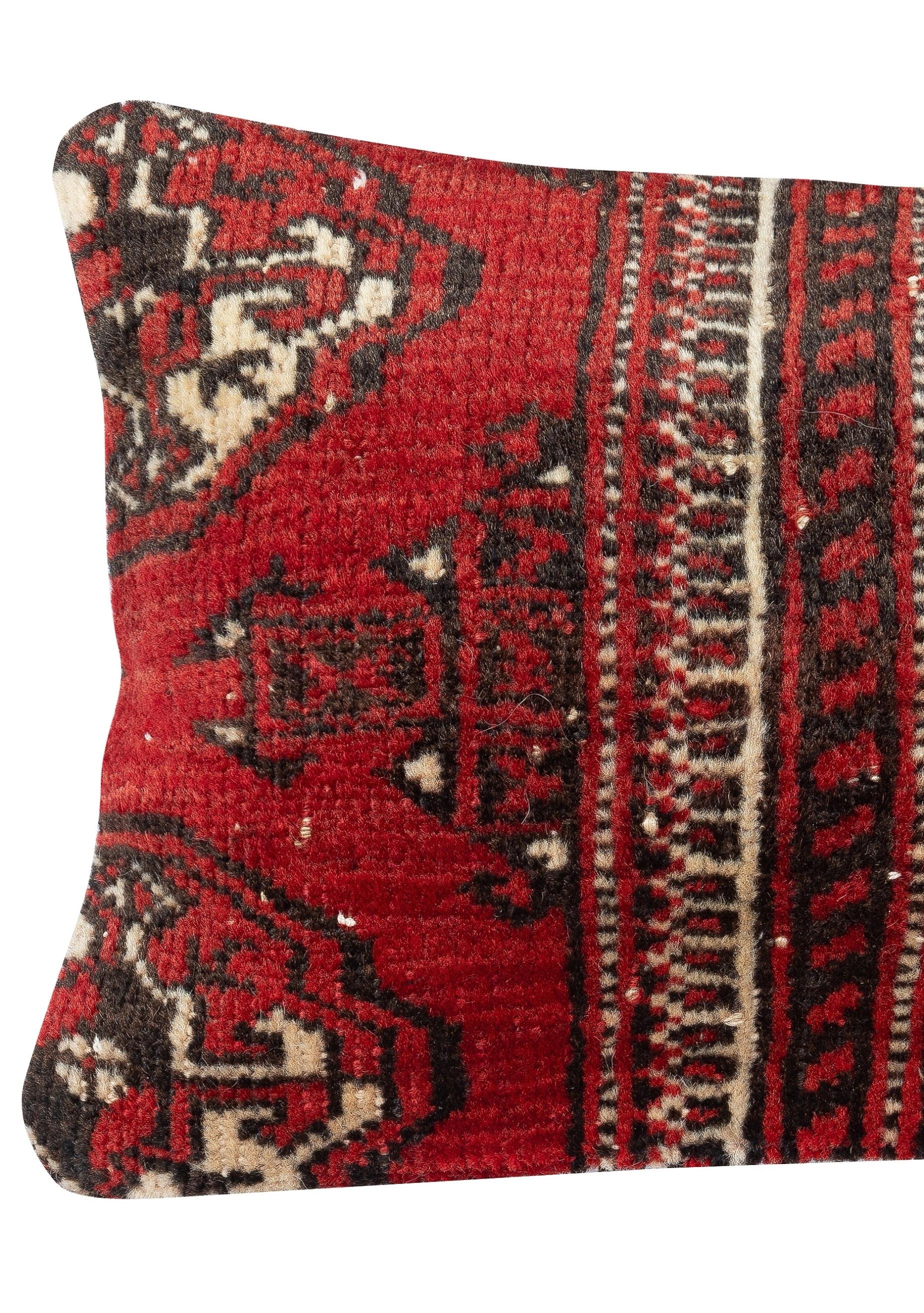 Verleihen Sie Ihrem Raum einen Hauch von Geschichte und Wärme mit diesem handgefertigten türkischen Wollteppich im Vintage-Stil. Jedes Stück, das aus authentischen, handgeknüpften türkischen Teppichen hergestellt wird, ist ein Unikat mit