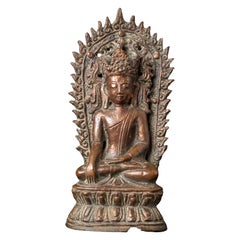 Bouddha d'Arakan couronné, en bronze ancien, datant des XIVe-XVe siècles, originaire de Birmanie