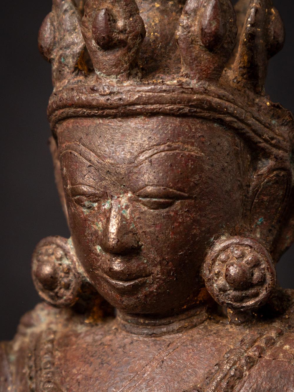 Statue spéciale du Bouddha Arakan en bronze ancien du 14-15e siècle, de Birmanie en vente 5