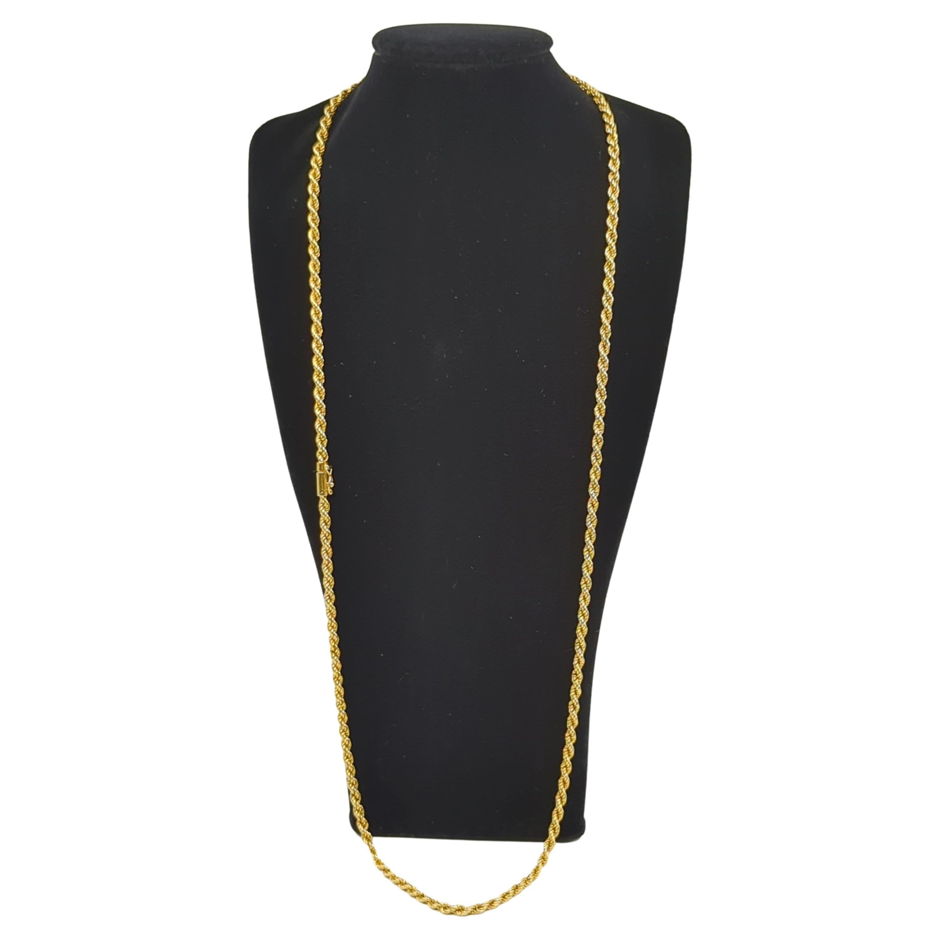 Diese elegante 3,5 mm dicke Designerkette aus Gelbgold setzt ein gewagtes Statement. Mit einer Länge von 27