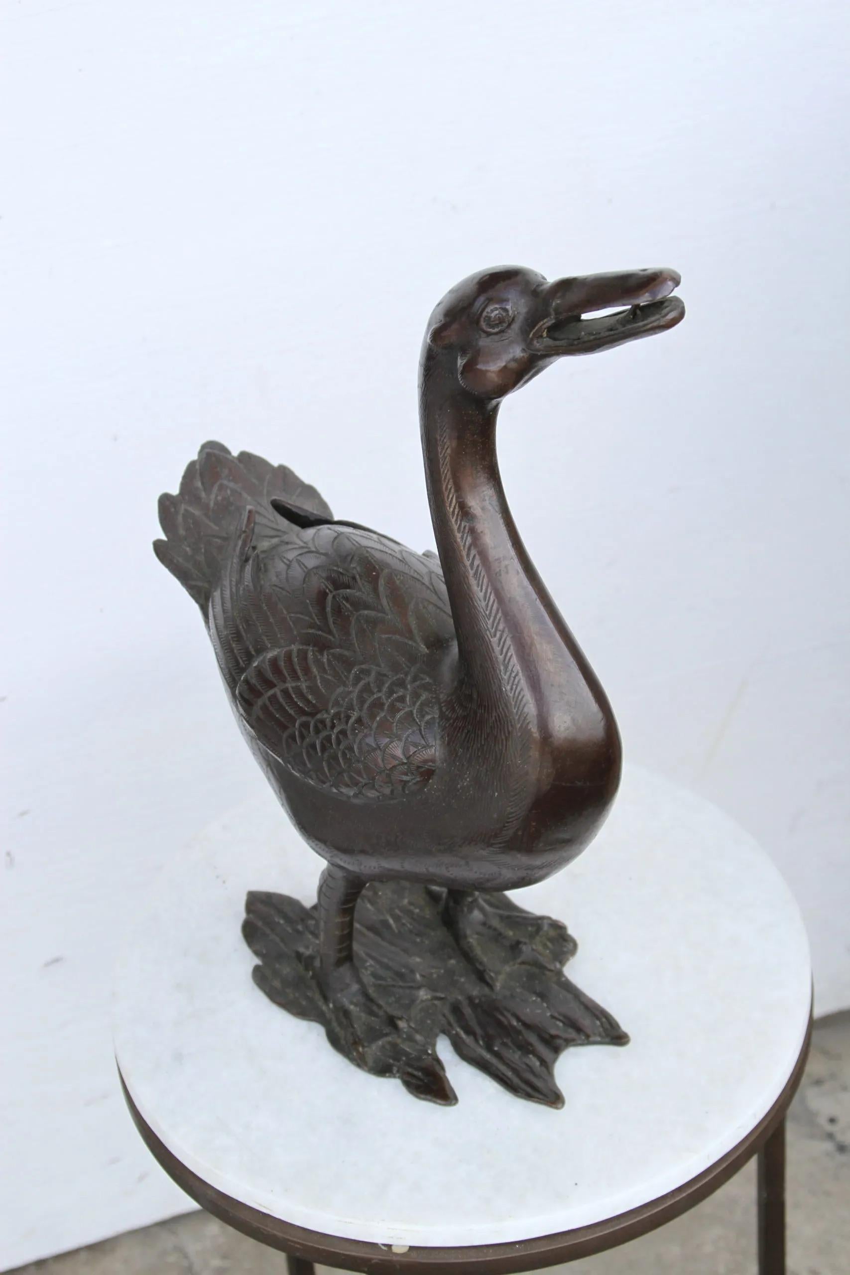 Asiatico Anatra cinese in bronzo del 19° Ming in vendita