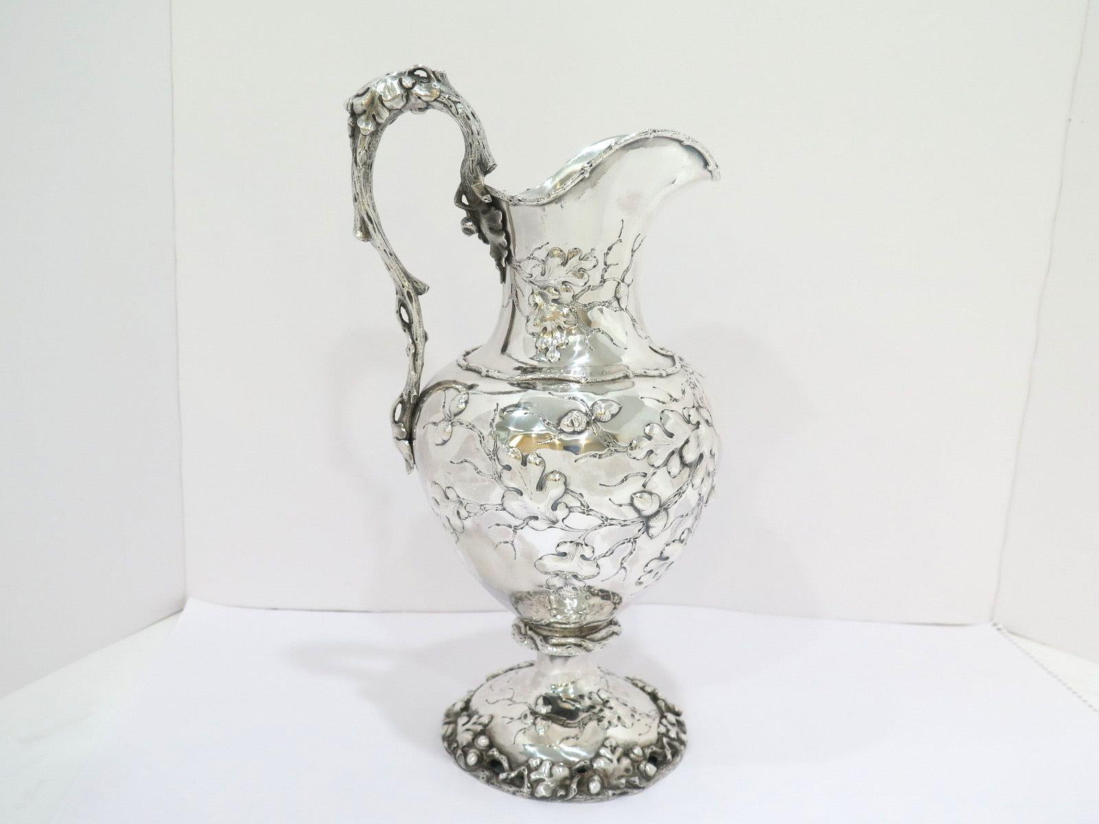 14 3/8 in - Coin Silver Lincoln & Foss, Boston Antique Oak Motif Ewer In Good Condition For Sale In Brooklyn, NY