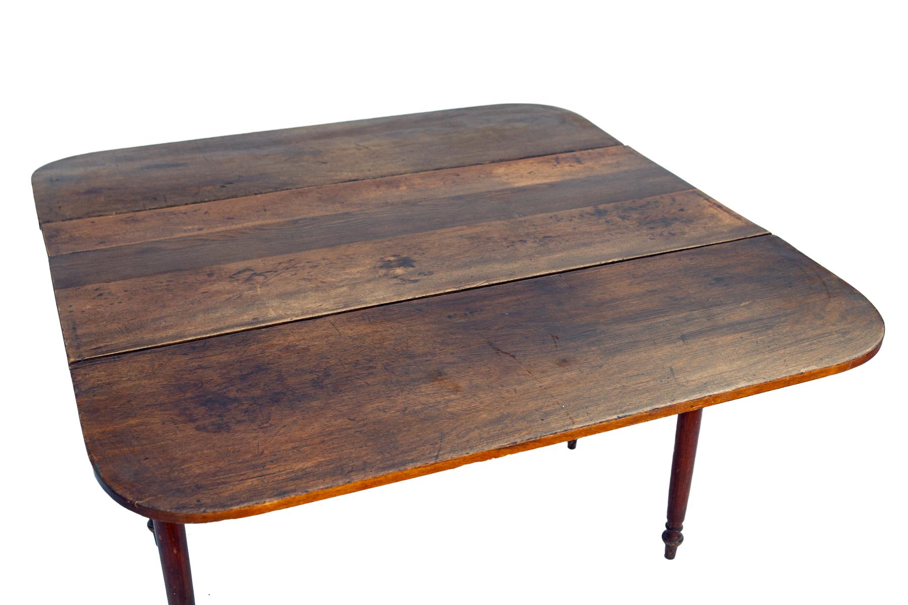 Antique Drop Leaf Cherry Table Circa 19thC In Good Condition In Malibu, CA