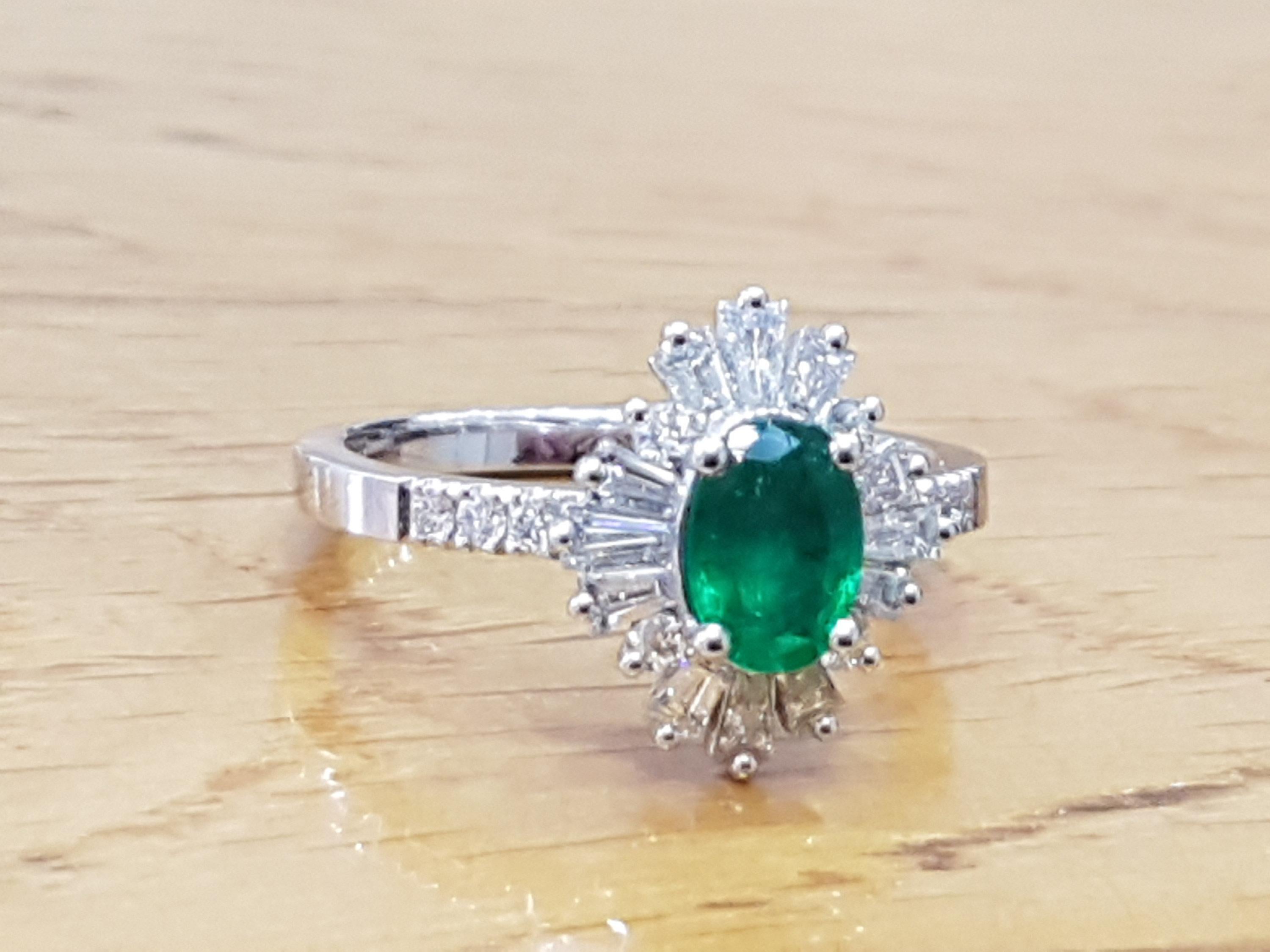 Art Deco 1.4 Carat 14 Karat White Gold Oval Cut Green Emerald Gatsby Style Ring