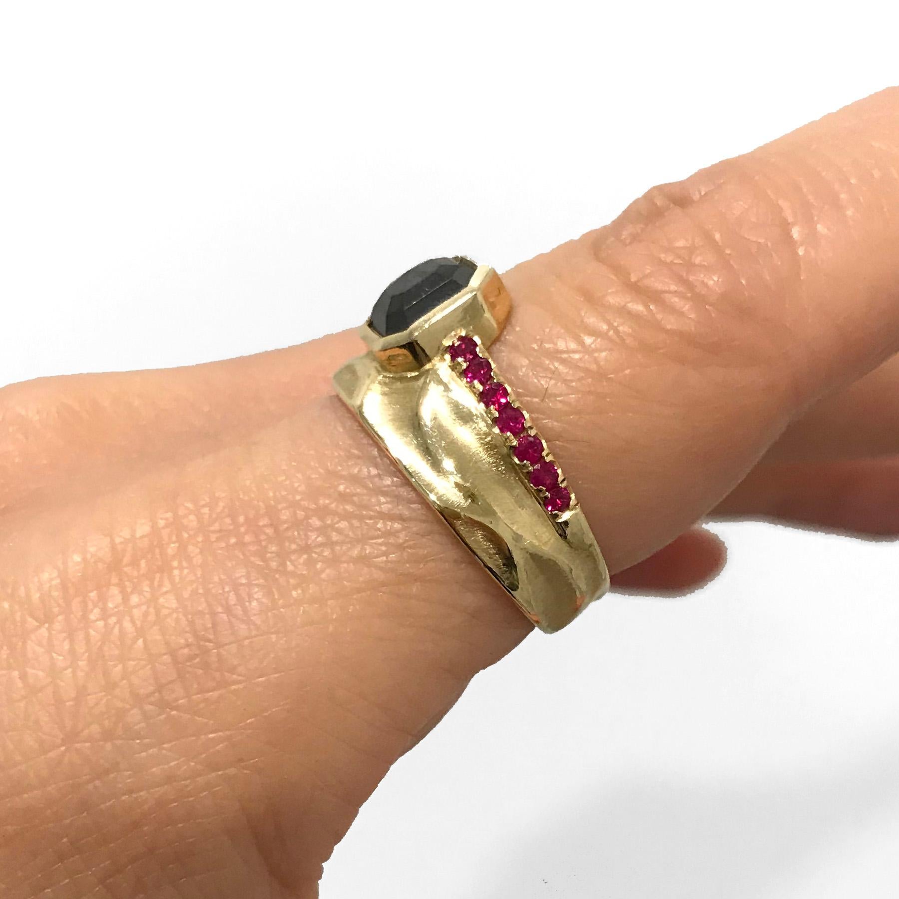 Cabochon 1.4 Carat Black Diamond Ring, 14 Karat Yellow Gold and 0.28 Carat Pink Sapphires For Sale