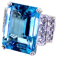 14 Carat Blue Topaz and Diamond Cocktail Dress Ring, 18 Karat Gold