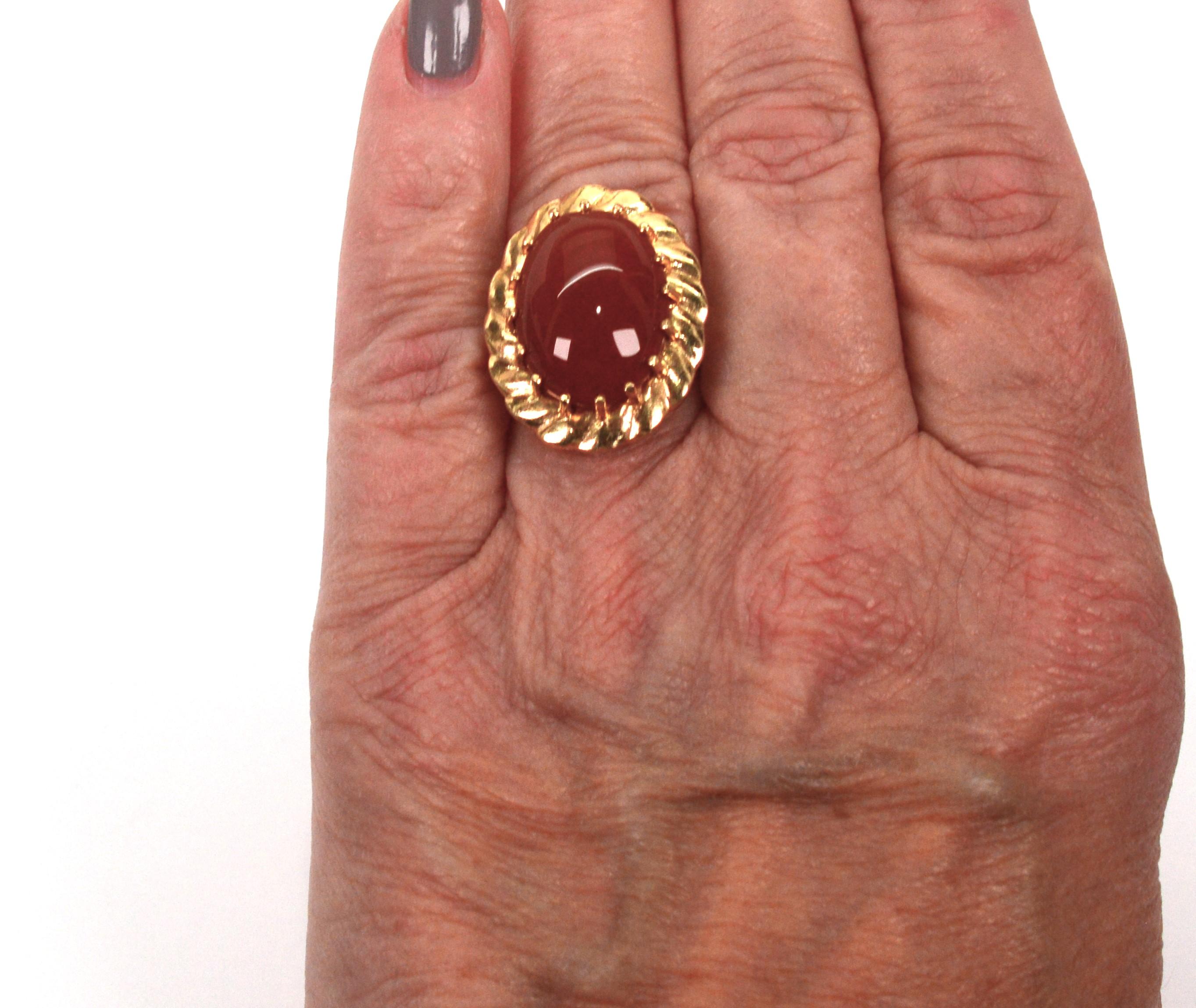 Statement-Cocktailring aus 14 Karat Gelbgold mit 14 Karat Karneol-Cabochon 1