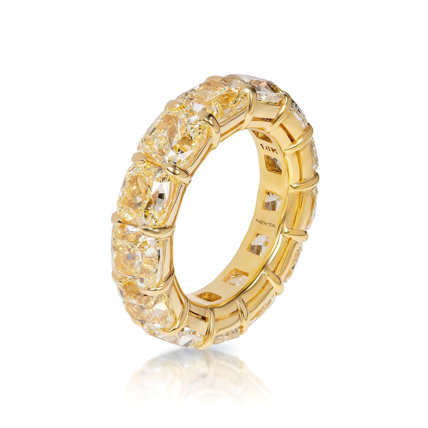 The TZE wedding eternity band features thirteen 1 carat cushion cut  yellow diamonds weighing a total of approximately 14 carats, Shared prong set in 18k yellow Gold.

ETERNITY BAND / Wedding Bands Eternity SHARED PRONG

Diamonds
Diamond Size: 1