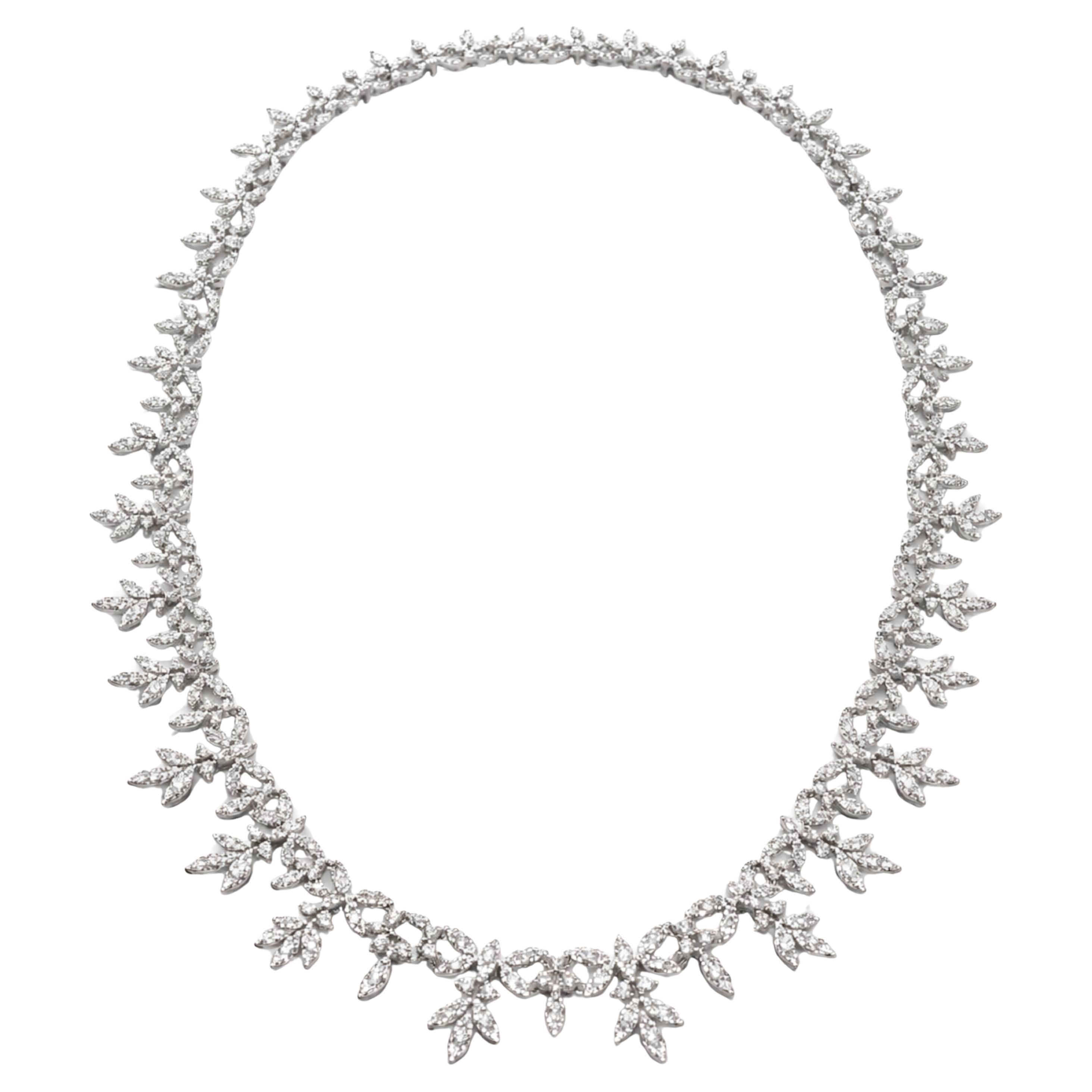 Collana Eternity con fiocco di neve con diamanti da 14 carati in vendita